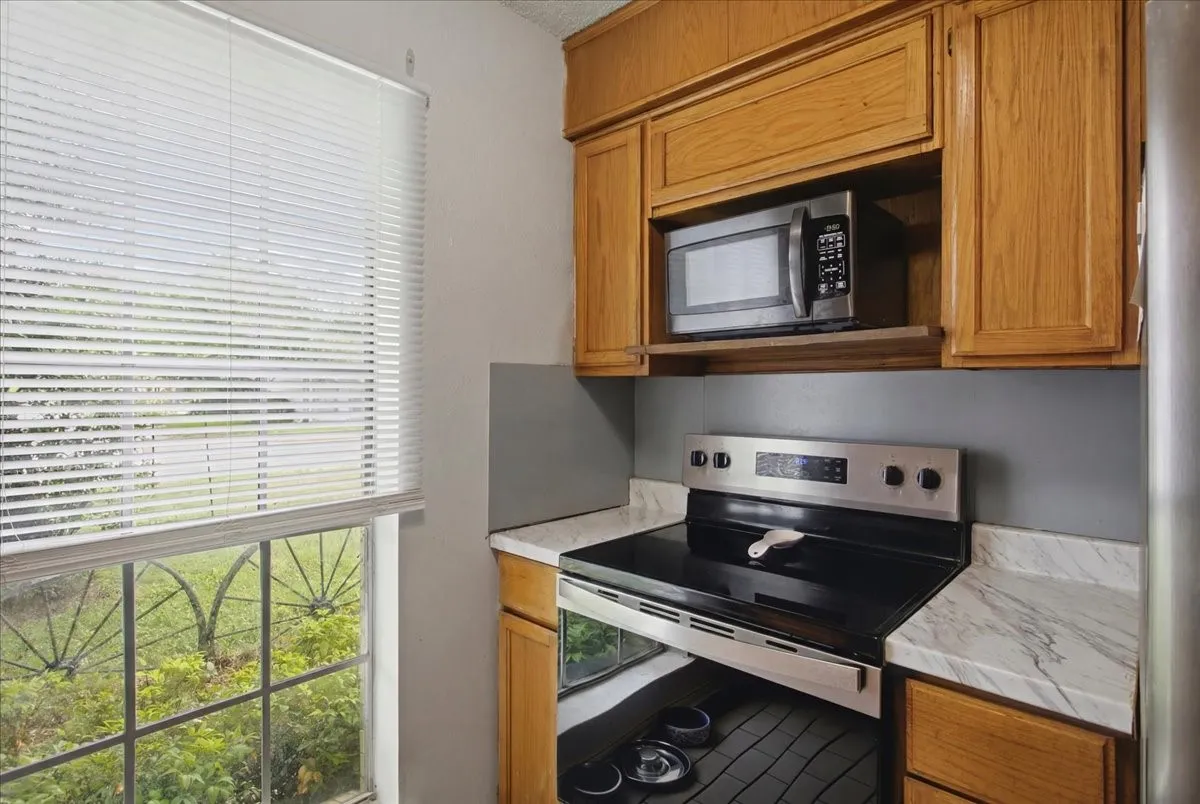 Single Family Residence For Sale in Johnson County , 701 N Douglas Avenue, Cleburne, Texas 76033, 3 Bedroom, 2 Bathroom, 2 Garage spaces, 1,138 Sqft, built in 1970, mls#21296535, Real Estate Agent in Cleburne, Homes For Sale in Johnson county, Homes For Sale in Cleburne, Realtor in Cleburne Texas, Real Estate Brokerage Independent Realty Texas, Luminita Cordes Realtor