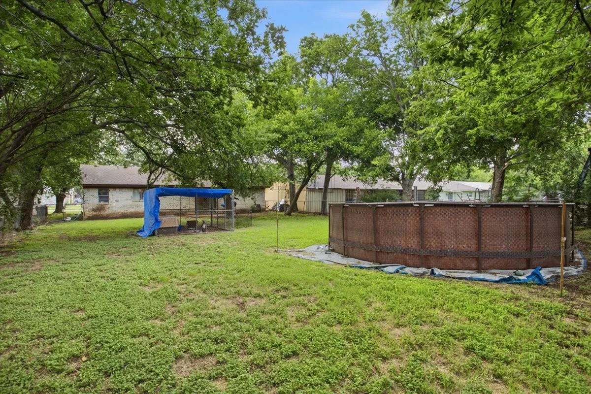Single Family Residence For Sale in Johnson County , 701 N Douglas Avenue, Cleburne, Texas 76033, 3 Bedroom, 2 Bathroom, 2 Garage spaces, 1,138 Sqft, built in 1970, mls#21296535, Real Estate Agent in Cleburne, Homes For Sale in Johnson county, Homes For Sale in Cleburne, Realtor in Cleburne Texas, Real Estate Brokerage Independent Realty Texas, Luminita Cordes Realtor