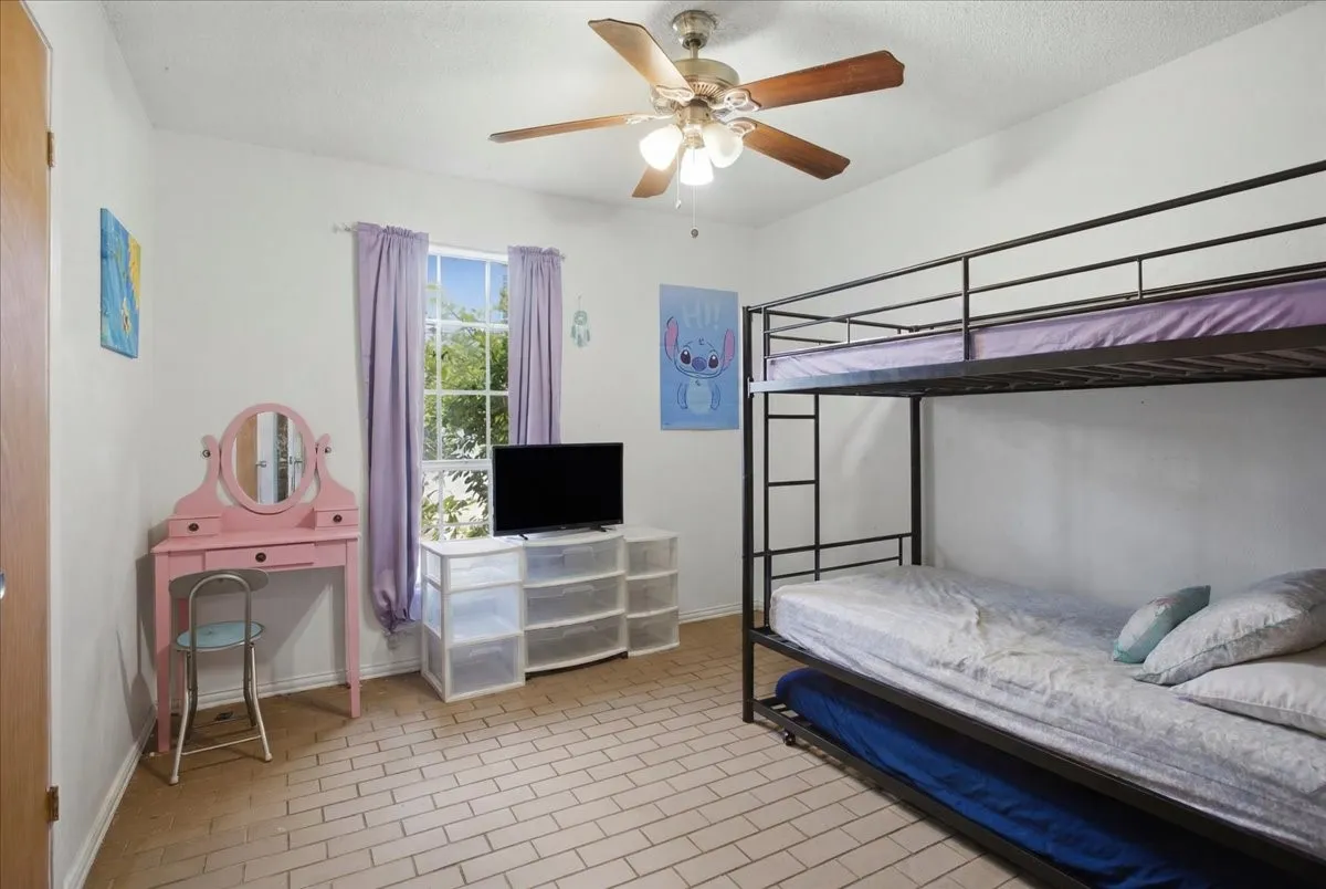 Single Family Residence For Sale in Johnson County , 701 N Douglas Avenue, Cleburne, Texas 76033, 3 Bedroom, 2 Bathroom, 2 Garage spaces, 1,138 Sqft, built in 1970, mls#21296535, Real Estate Agent in Cleburne, Homes For Sale in Johnson county, Homes For Sale in Cleburne, Realtor in Cleburne Texas, Real Estate Brokerage Independent Realty Texas, Luminita Cordes Realtor