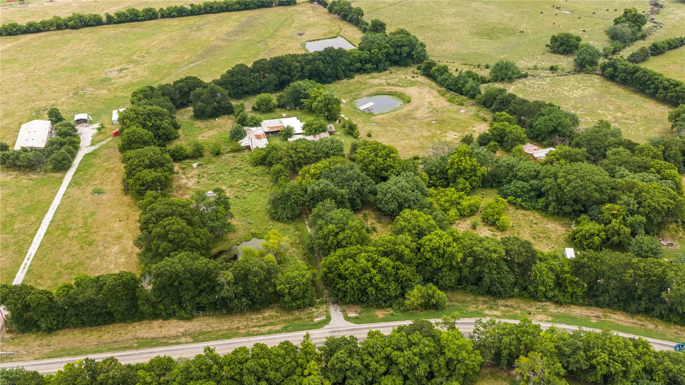 Single Family Residence For Sale in Fannin County , 8677 S Fm 898, Whitewright, Texas 75491, 4 Bedroom, 2 Bathroom, 2 Garage spaces, 2,888 Sqft, built in 1983, mls#21297959, Real Estate Agent in Whitewright, Homes For Sale in Fannin county, Homes For Sale in Whitewright, Realtor in Whitewright Texas, Real Estate Brokerage Independent Realty Texas, Luminita Cordes Realtor