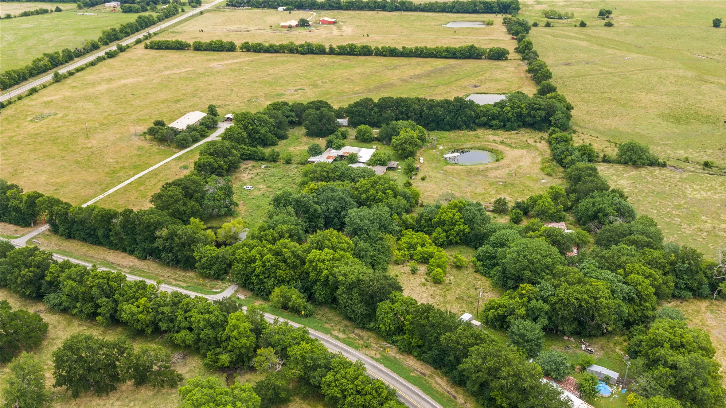 Single Family Residence For Sale in Fannin County , 8677 S Fm 898, Whitewright, Texas 75491, 4 Bedroom, 2 Bathroom, 2 Garage spaces, 2,888 Sqft, built in 1983, mls#21297959, Real Estate Agent in Whitewright, Homes For Sale in Fannin county, Homes For Sale in Whitewright, Realtor in Whitewright Texas, Real Estate Brokerage Independent Realty Texas, Luminita Cordes Realtor