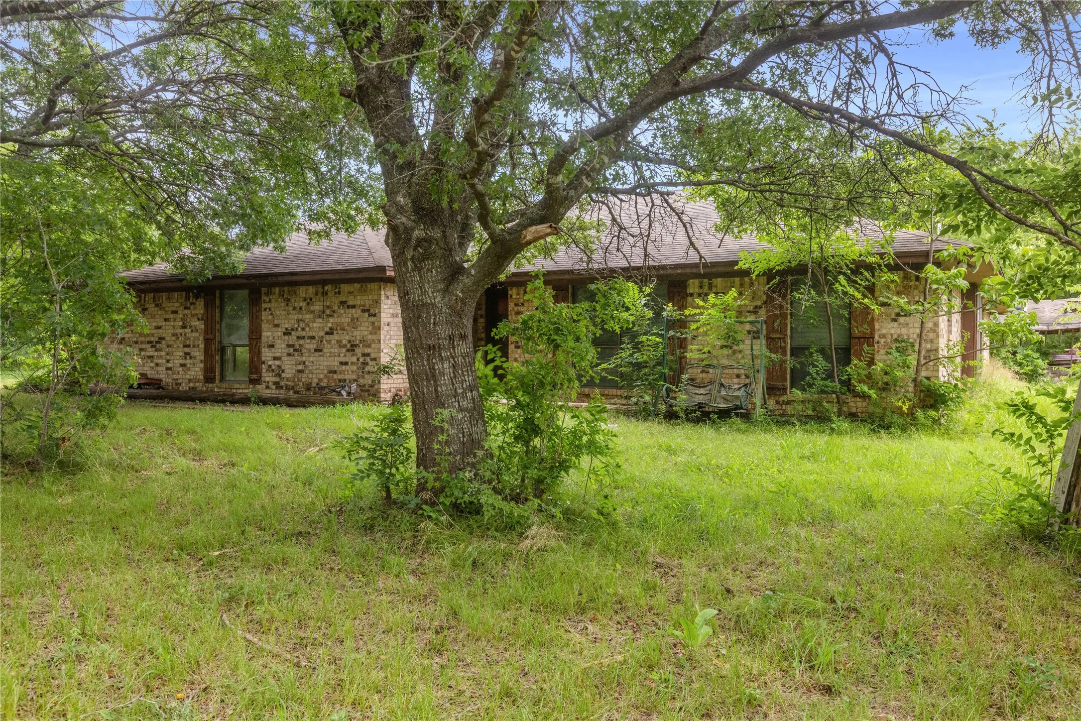 Single Family Residence For Sale in Fannin County , 8677 S Fm 898, Whitewright, Texas 75491, 4 Bedroom, 2 Bathroom, 2 Garage spaces, 2,888 Sqft, built in 1983, mls#21297959, Real Estate Agent in Whitewright, Homes For Sale in Fannin county, Homes For Sale in Whitewright, Realtor in Whitewright Texas, Real Estate Brokerage Independent Realty Texas, Luminita Cordes Realtor