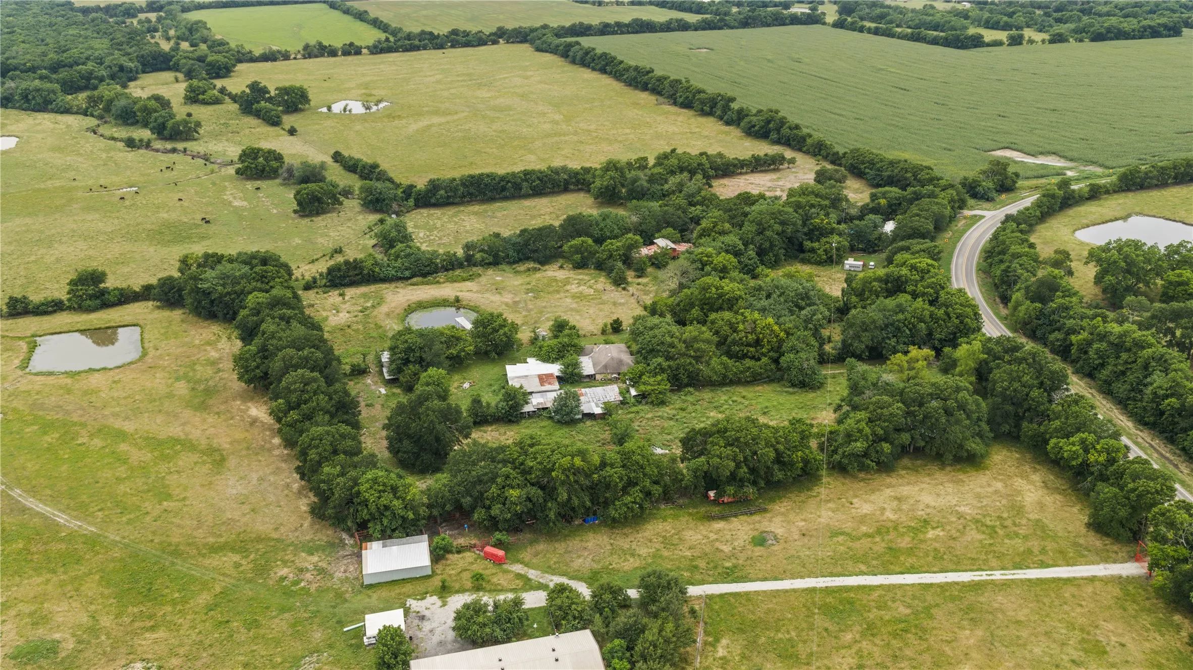 Single Family Residence For Sale in Fannin County , 8677 S Fm 898, Whitewright, Texas 75491, 4 Bedroom, 2 Bathroom, 2 Garage spaces, 2,888 Sqft, built in 1983, mls#21297959, Real Estate Agent in Whitewright, Homes For Sale in Fannin county, Homes For Sale in Whitewright, Realtor in Whitewright Texas, Real Estate Brokerage Independent Realty Texas, Luminita Cordes Realtor