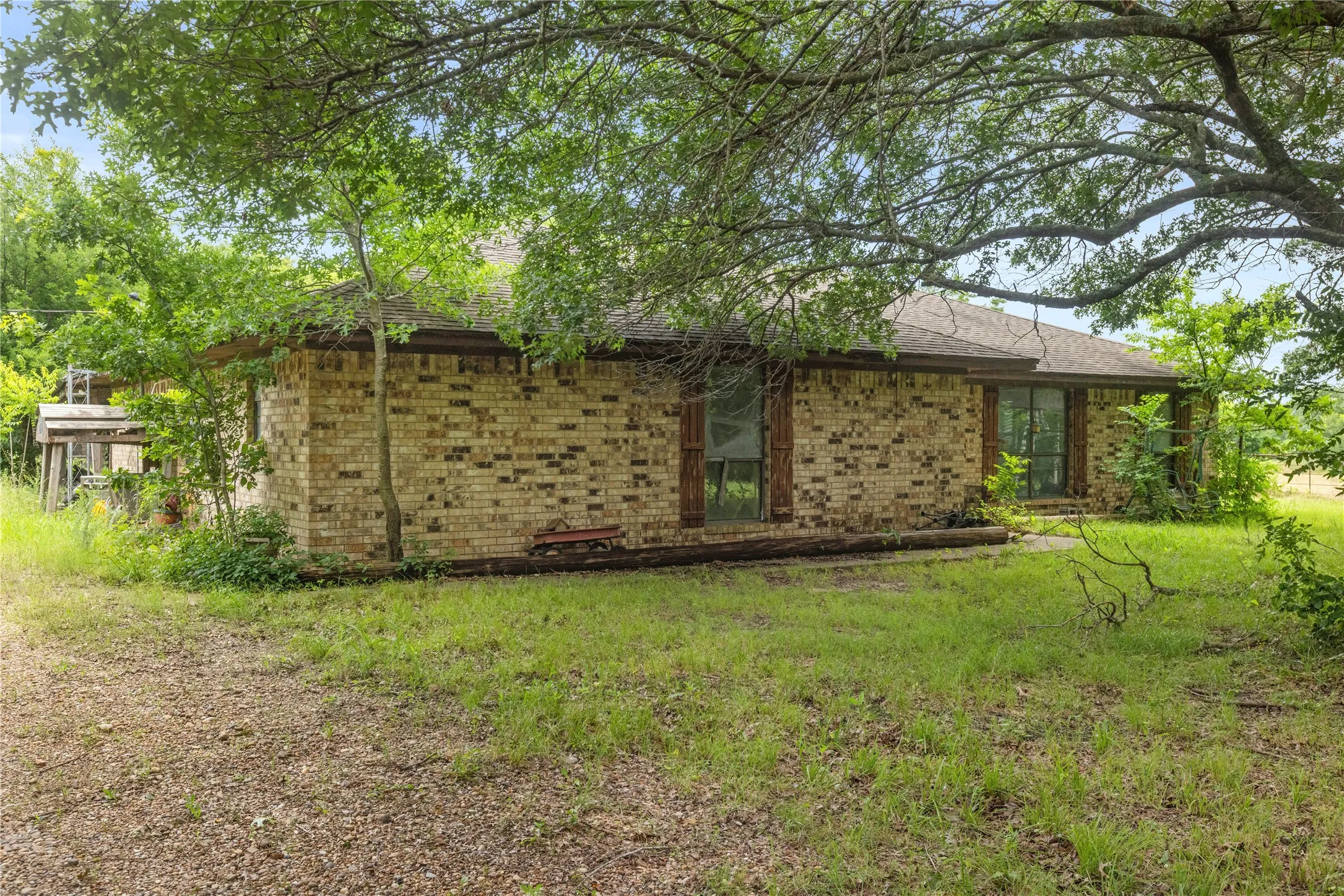 Single Family Residence For Sale in Fannin County , 8677 S Fm 898, Whitewright, Texas 75491, 4 Bedroom, 2 Bathroom, 2 Garage spaces, 2,888 Sqft, built in 1983, mls#21297959, Real Estate Agent in Whitewright, Homes For Sale in Fannin county, Homes For Sale in Whitewright, Realtor in Whitewright Texas, Real Estate Brokerage Independent Realty Texas, Luminita Cordes Realtor