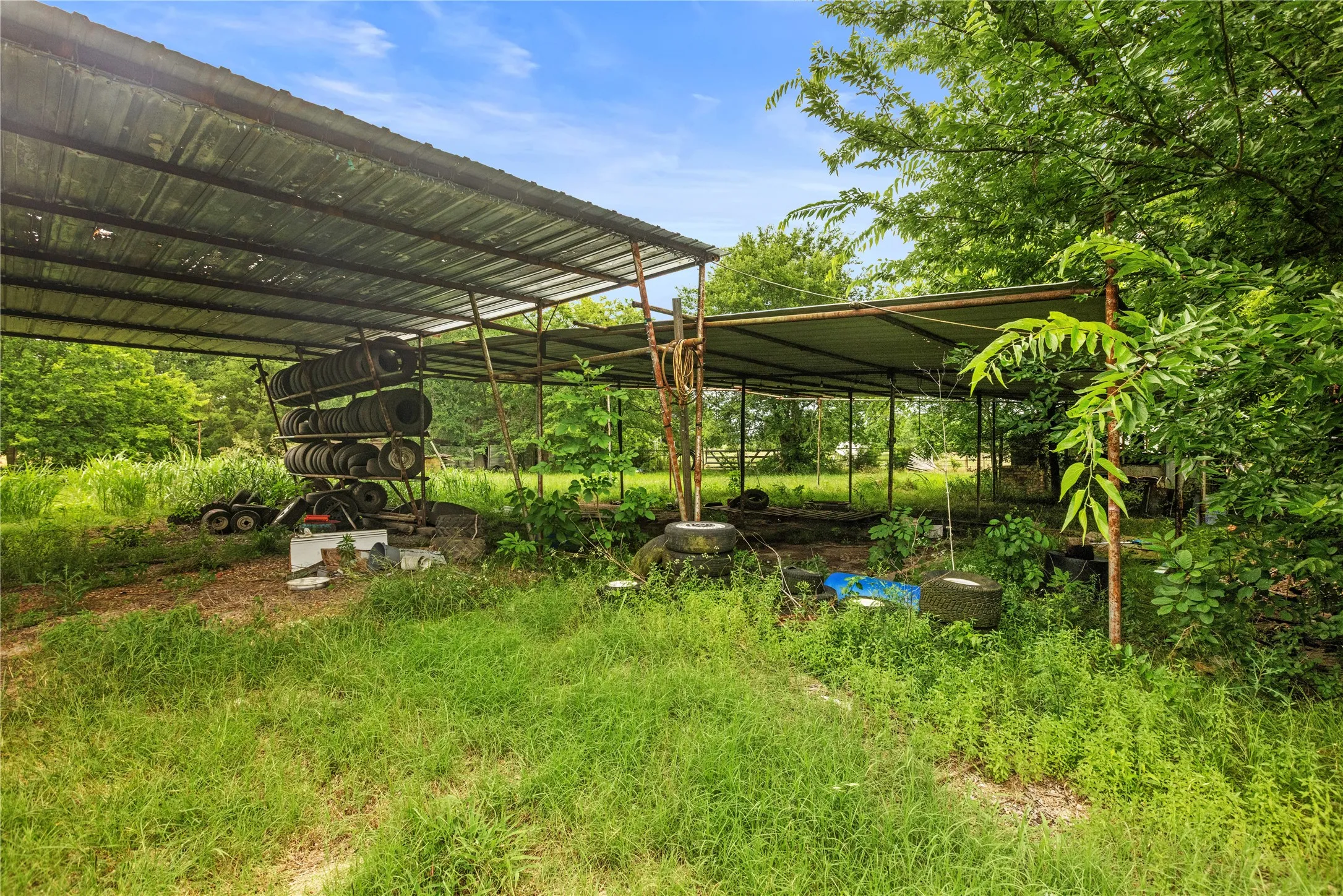 Single Family Residence For Sale in Fannin County , 8677 S Fm 898, Whitewright, Texas 75491, 4 Bedroom, 2 Bathroom, 2 Garage spaces, 2,888 Sqft, built in 1983, mls#21297959, Real Estate Agent in Whitewright, Homes For Sale in Fannin county, Homes For Sale in Whitewright, Realtor in Whitewright Texas, Real Estate Brokerage Independent Realty Texas, Luminita Cordes Realtor