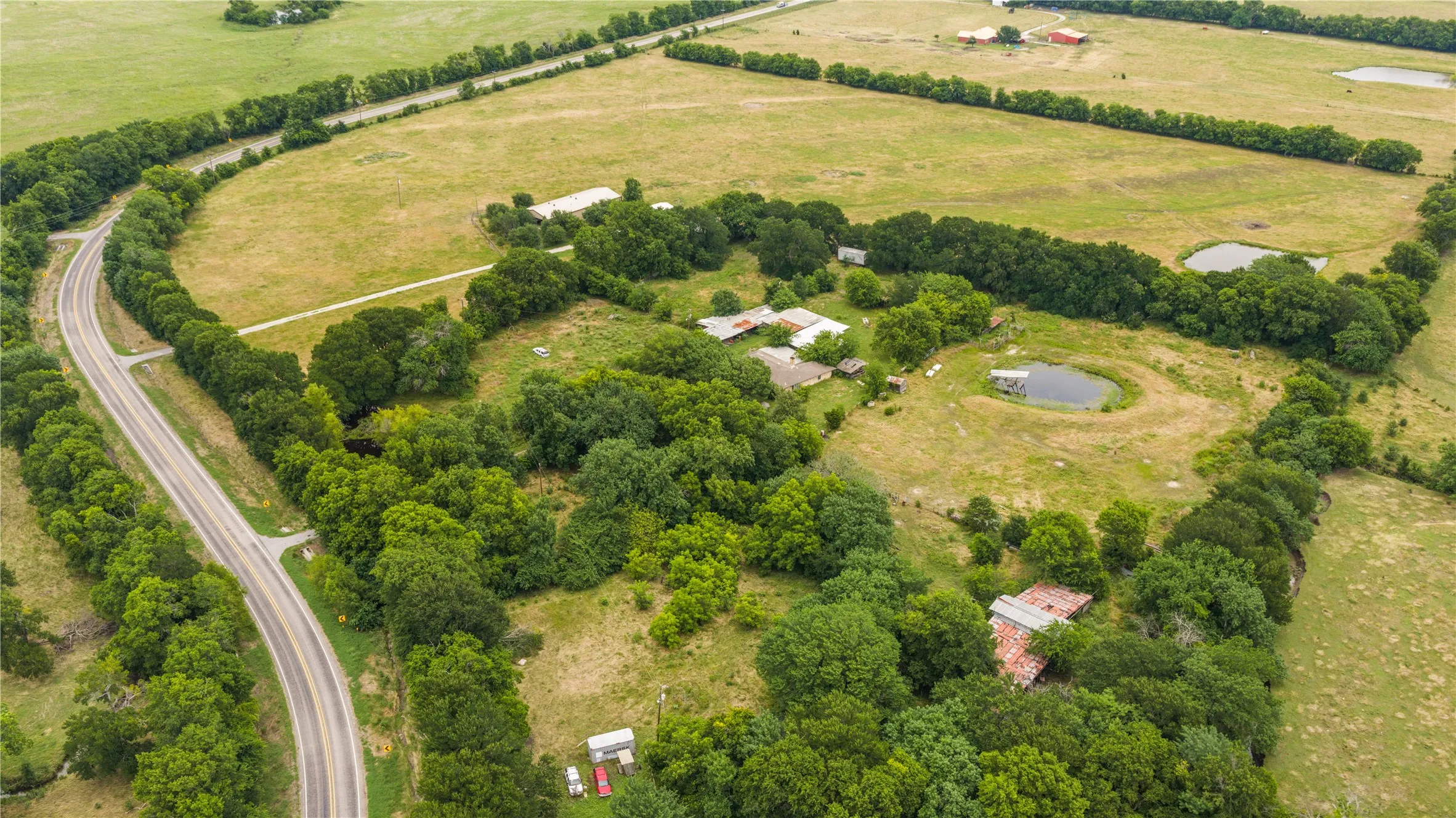 Single Family Residence For Sale in Fannin County , 8677 S Fm 898, Whitewright, Texas 75491, 4 Bedroom, 2 Bathroom, 2 Garage spaces, 2,888 Sqft, built in 1983, mls#21297959, Real Estate Agent in Whitewright, Homes For Sale in Fannin county, Homes For Sale in Whitewright, Realtor in Whitewright Texas, Real Estate Brokerage Independent Realty Texas, Luminita Cordes Realtor
