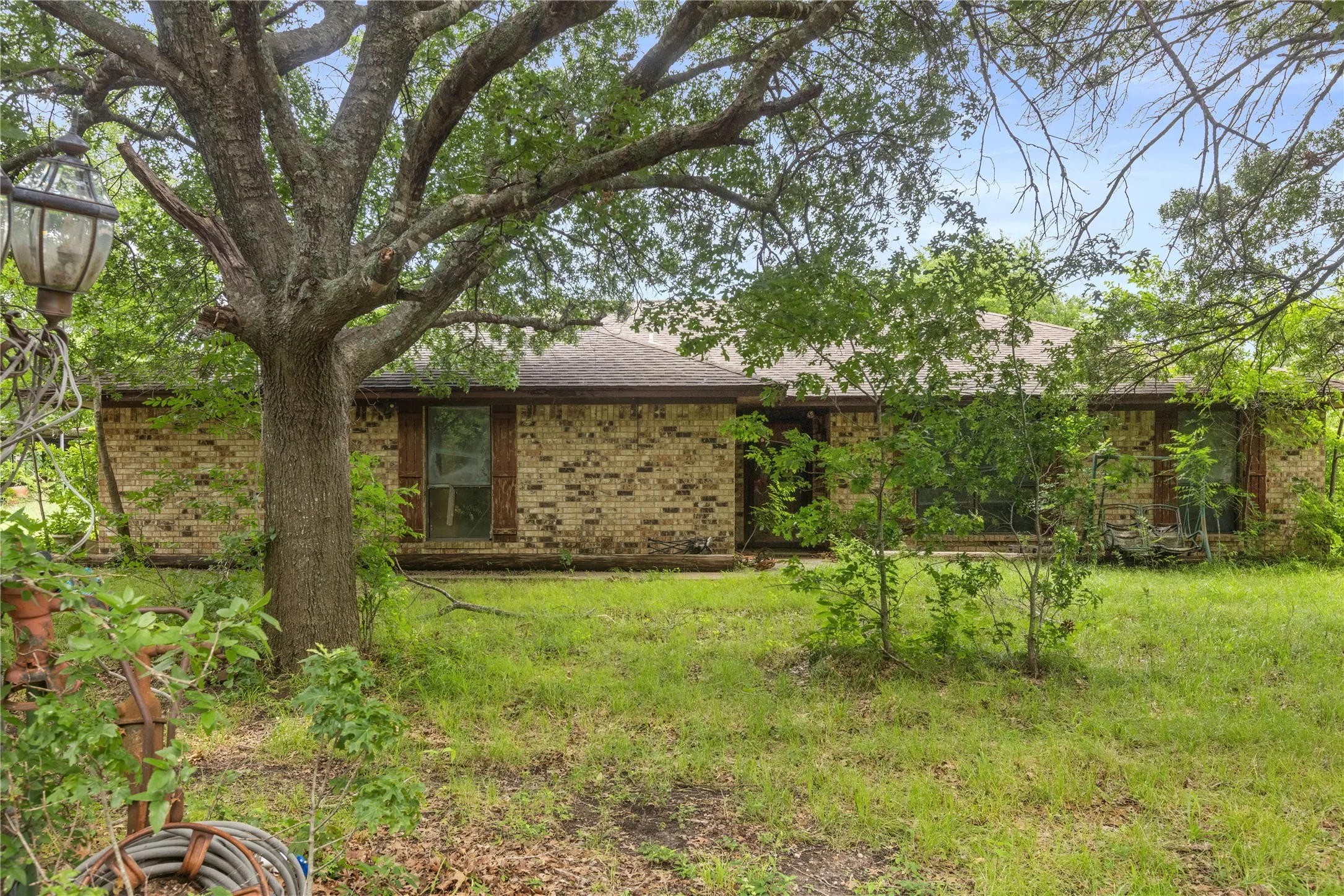 Single Family Residence For Sale in Fannin County , 8677 S Fm 898, Whitewright, Texas 75491, 4 Bedroom, 2 Bathroom, 2 Garage spaces, 2,888 Sqft, built in 1983, mls#21297959, Real Estate Agent in Whitewright, Homes For Sale in Fannin county, Homes For Sale in Whitewright, Realtor in Whitewright Texas, Real Estate Brokerage Independent Realty Texas, Luminita Cordes Realtor