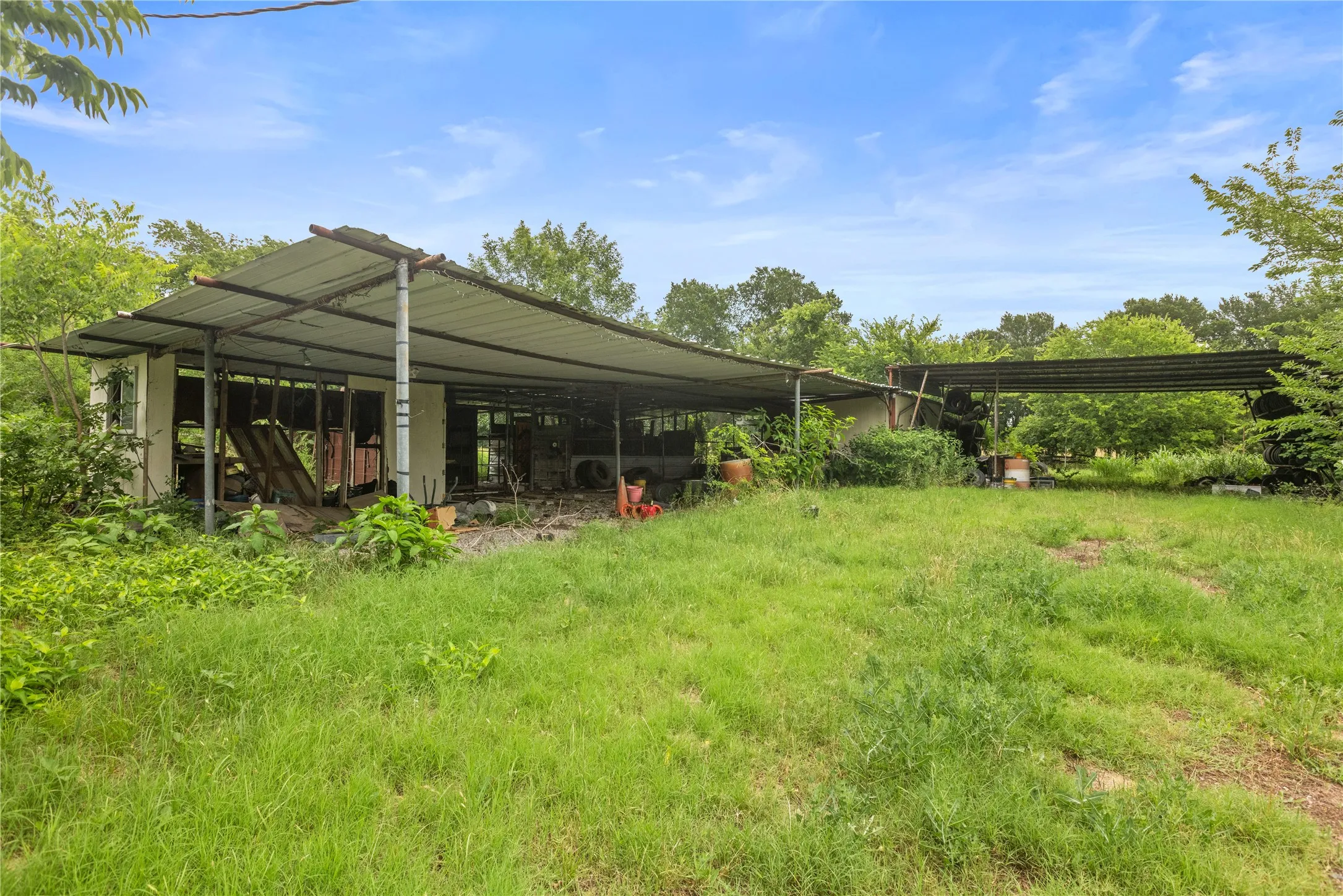 Single Family Residence For Sale in Fannin County , 8677 S Fm 898, Whitewright, Texas 75491, 4 Bedroom, 2 Bathroom, 2 Garage spaces, 2,888 Sqft, built in 1983, mls#21297959, Real Estate Agent in Whitewright, Homes For Sale in Fannin county, Homes For Sale in Whitewright, Realtor in Whitewright Texas, Real Estate Brokerage Independent Realty Texas, Luminita Cordes Realtor