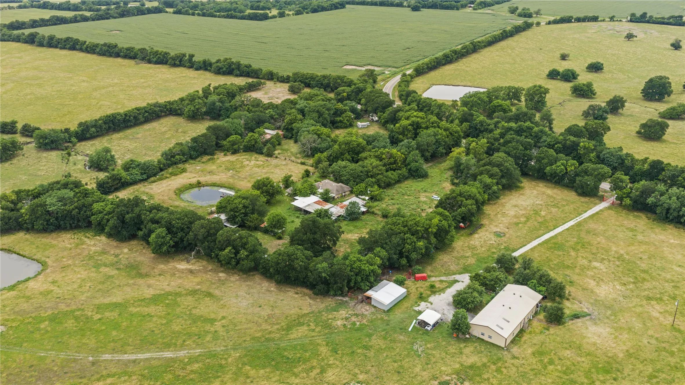 Single Family Residence For Sale in Fannin County , 8677 S Fm 898, Whitewright, Texas 75491, 4 Bedroom, 2 Bathroom, 2 Garage spaces, 2,888 Sqft, built in 1983, mls#21297959, Real Estate Agent in Whitewright, Homes For Sale in Fannin county, Homes For Sale in Whitewright, Realtor in Whitewright Texas, Real Estate Brokerage Independent Realty Texas, Luminita Cordes Realtor