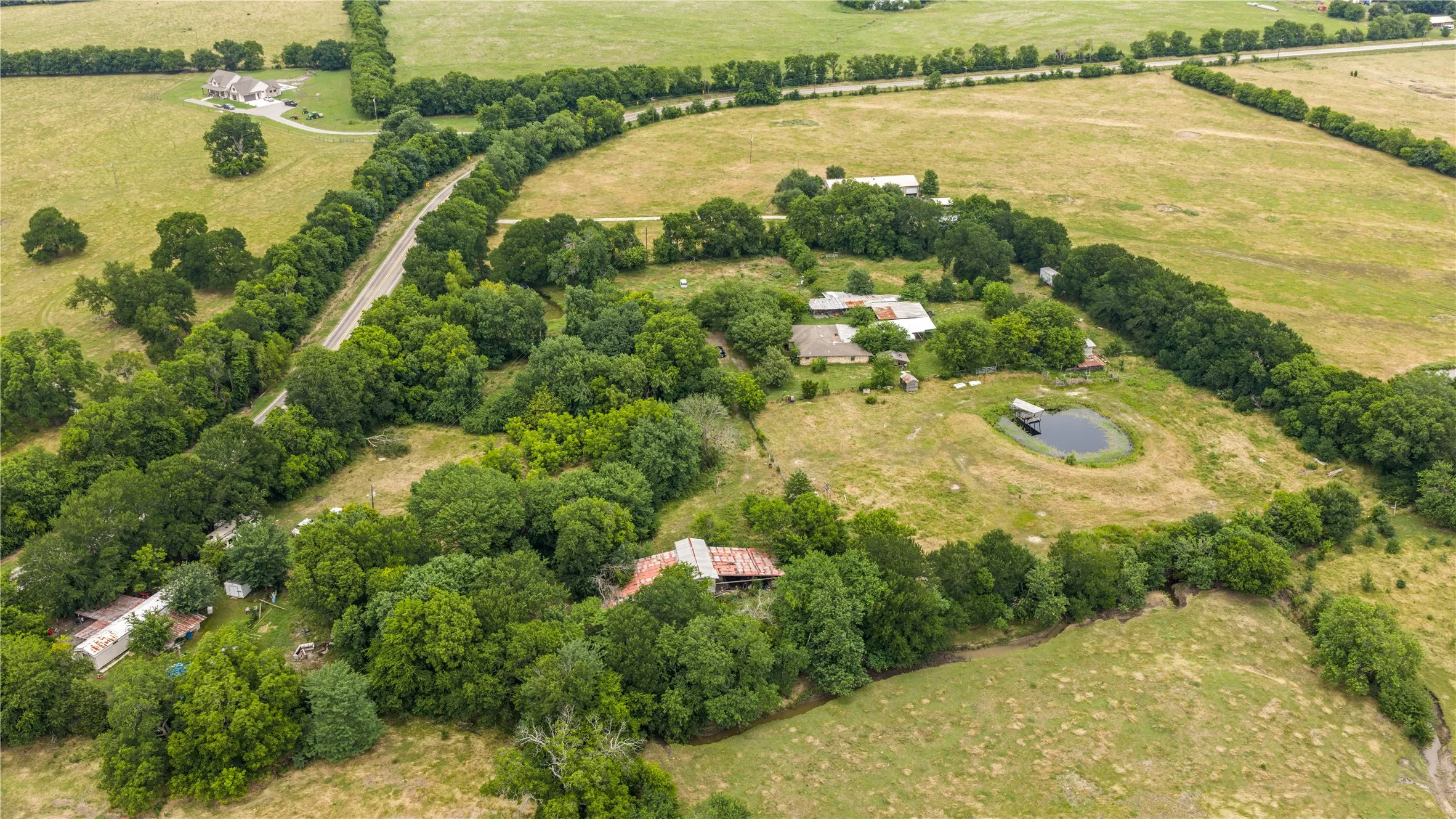 Single Family Residence For Sale in Fannin County , 8677 S Fm 898, Whitewright, Texas 75491, 4 Bedroom, 2 Bathroom, 2 Garage spaces, 2,888 Sqft, built in 1983, mls#21297959, Real Estate Agent in Whitewright, Homes For Sale in Fannin county, Homes For Sale in Whitewright, Realtor in Whitewright Texas, Real Estate Brokerage Independent Realty Texas, Luminita Cordes Realtor