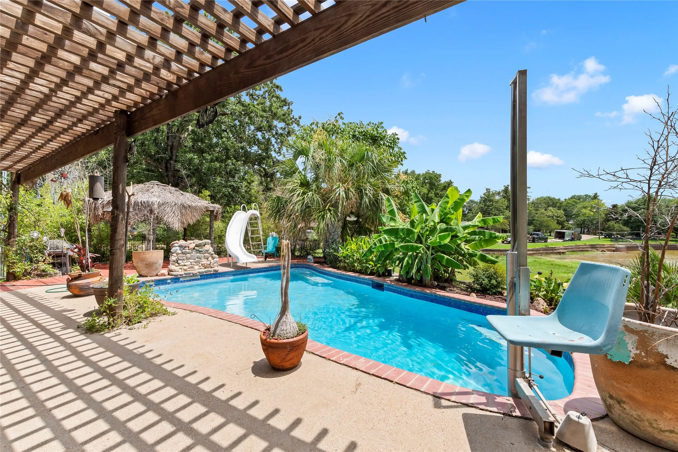Single Family Residence For Sale in Henderson County , 142 Deer Island Road, Mabank, Texas 75156, 4 Bedroom, 3 Bathroom, 1 Garage spaces, 2,564 Sqft, built in 2004, mls#21266328, Real Estate Agent in Mabank, Homes For Sale in Henderson county, Homes For Sale in Mabank, Realtor in Mabank Texas, Real Estate Brokerage Independent Realty Texas, Luminita Cordes Realtor