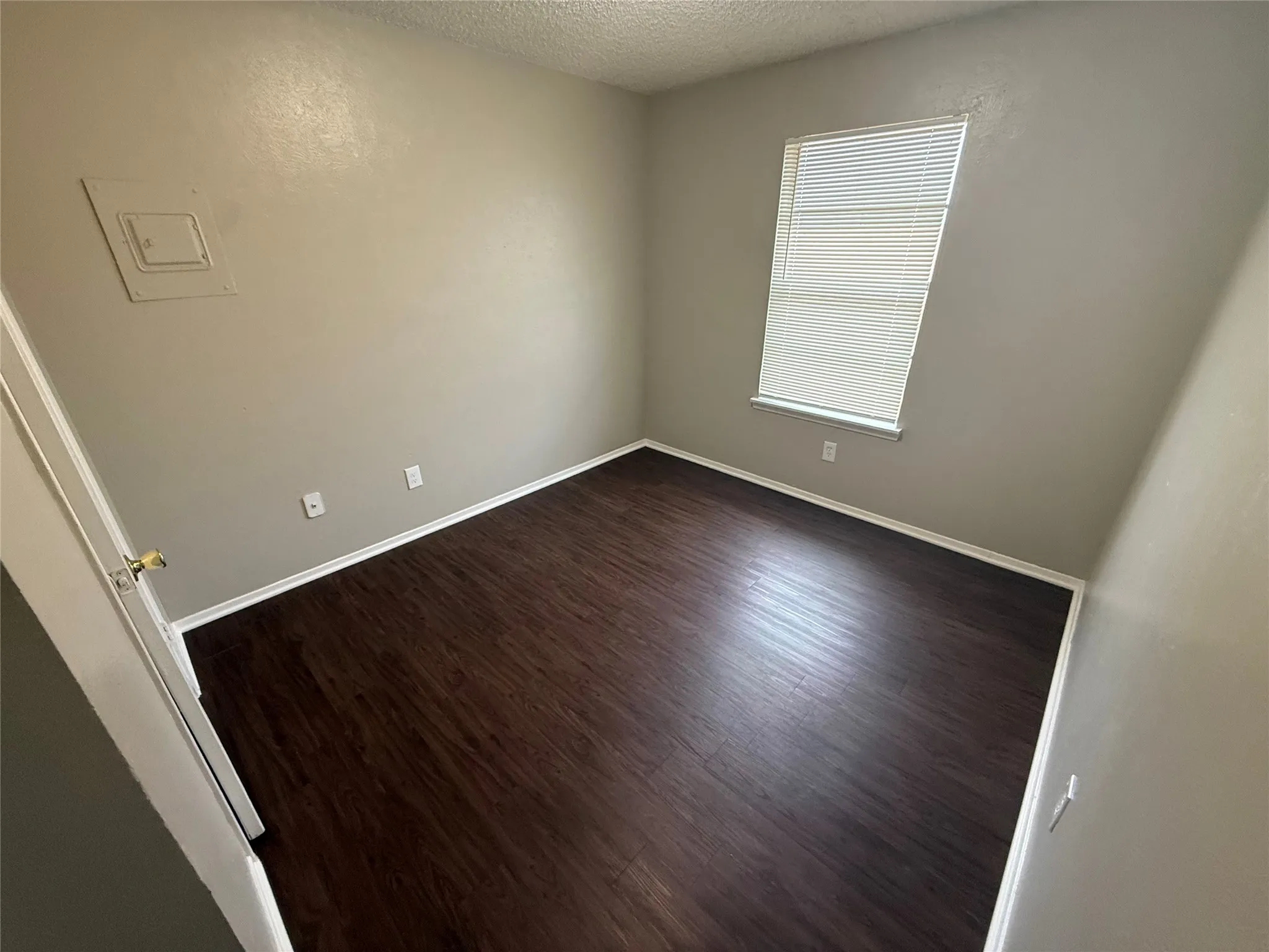 Apartment For Rent in Johnson County , 1704 Short Street C, Cleburne, Texas 76033, 2 Bedroom, 1 Bathroom, Garage spaces, 850 Sqft, built in 1980, mls#21298239, Real Estate Agent in Cleburne, Homes For Rent in Johnson county, Homes For Rent in Cleburne, Realtor in Cleburne Texas, Real Estate Brokerage Independent Realty Texas, Luminita Cordes Realtor