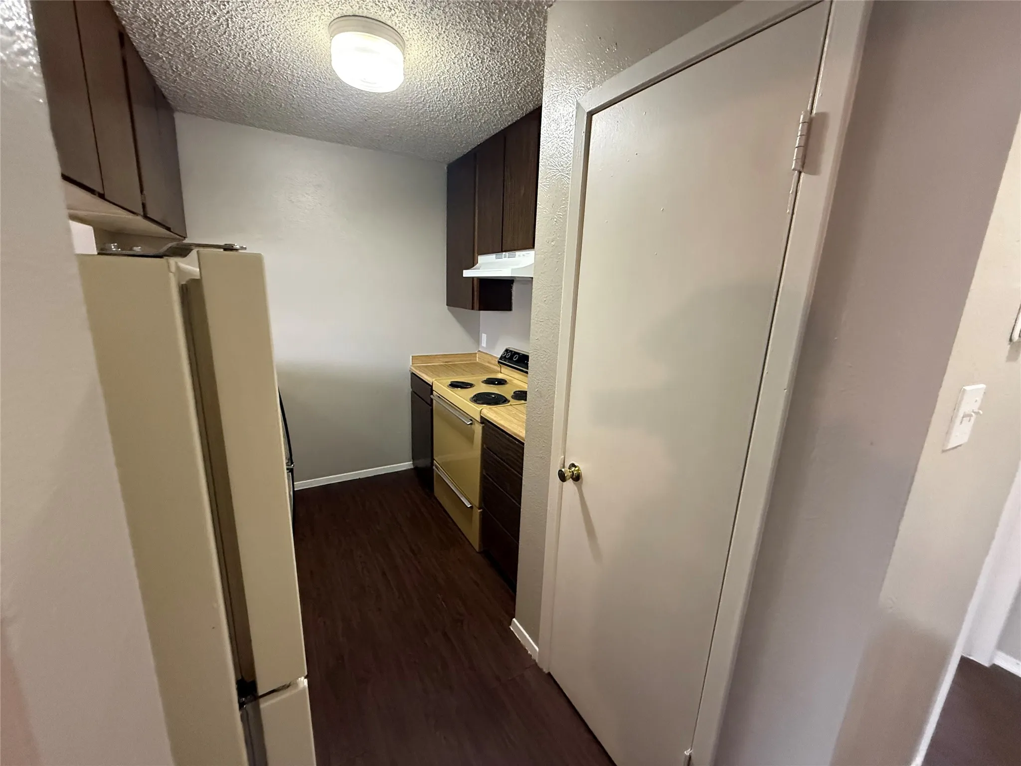 Apartment For Rent in Johnson County , 1704 Short Street C, Cleburne, Texas 76033, 2 Bedroom, 1 Bathroom, Garage spaces, 850 Sqft, built in 1980, mls#21298239, Real Estate Agent in Cleburne, Homes For Rent in Johnson county, Homes For Rent in Cleburne, Realtor in Cleburne Texas, Real Estate Brokerage Independent Realty Texas, Luminita Cordes Realtor