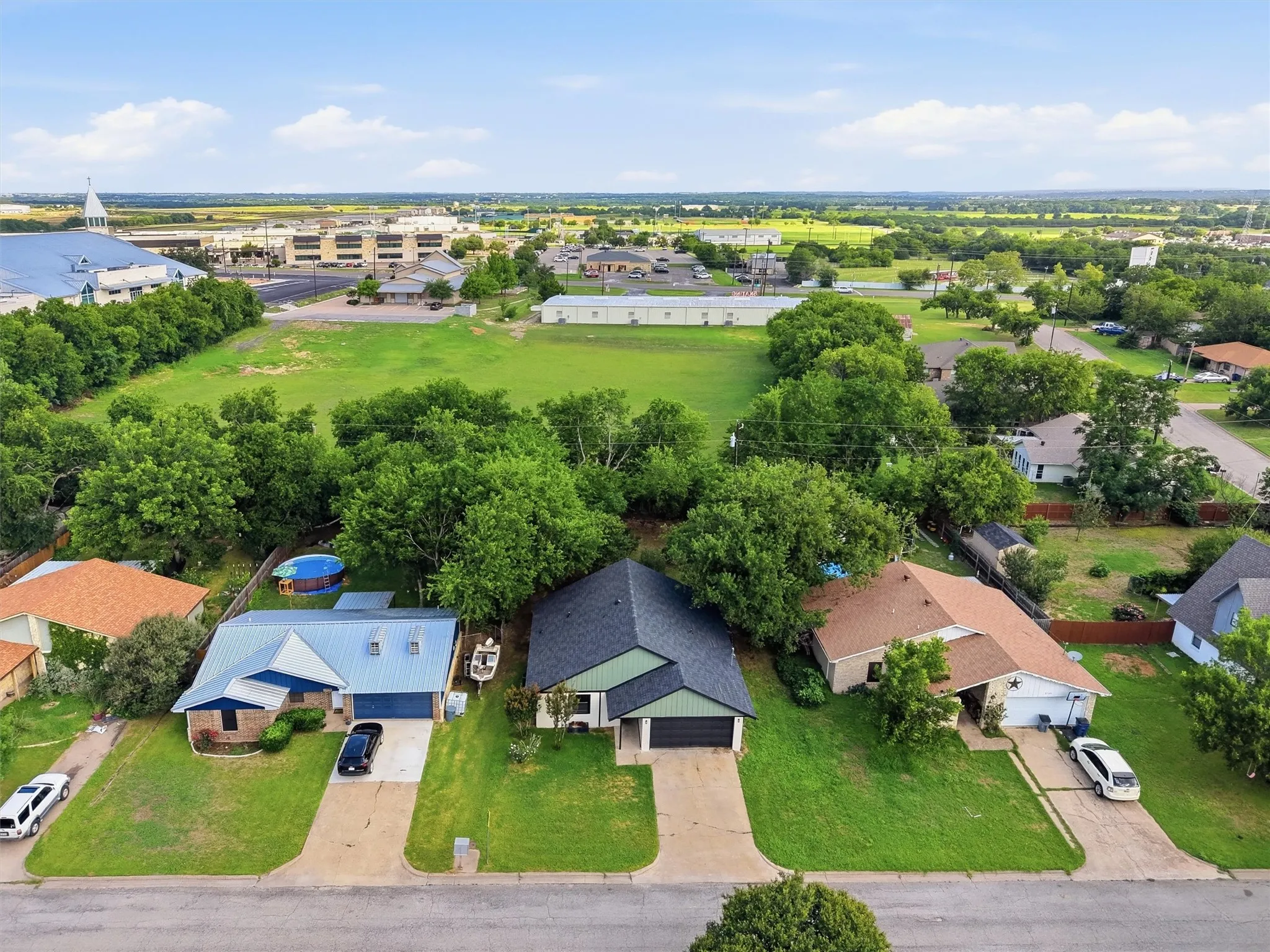 Single Family Residence For Sale in Hood County , 1727 W Doyle Street, Granbury, Texas 76048, 3 Bedroom, 2 Bathroom, 2 Garage spaces, 1,282 Sqft, built in 1983, mls#21297346, Real Estate Agent in Granbury, Homes For Sale in Hood county, Homes For Sale in Granbury, Realtor in Granbury Texas, Real Estate Brokerage Independent Realty Texas, Luminita Cordes Realtor