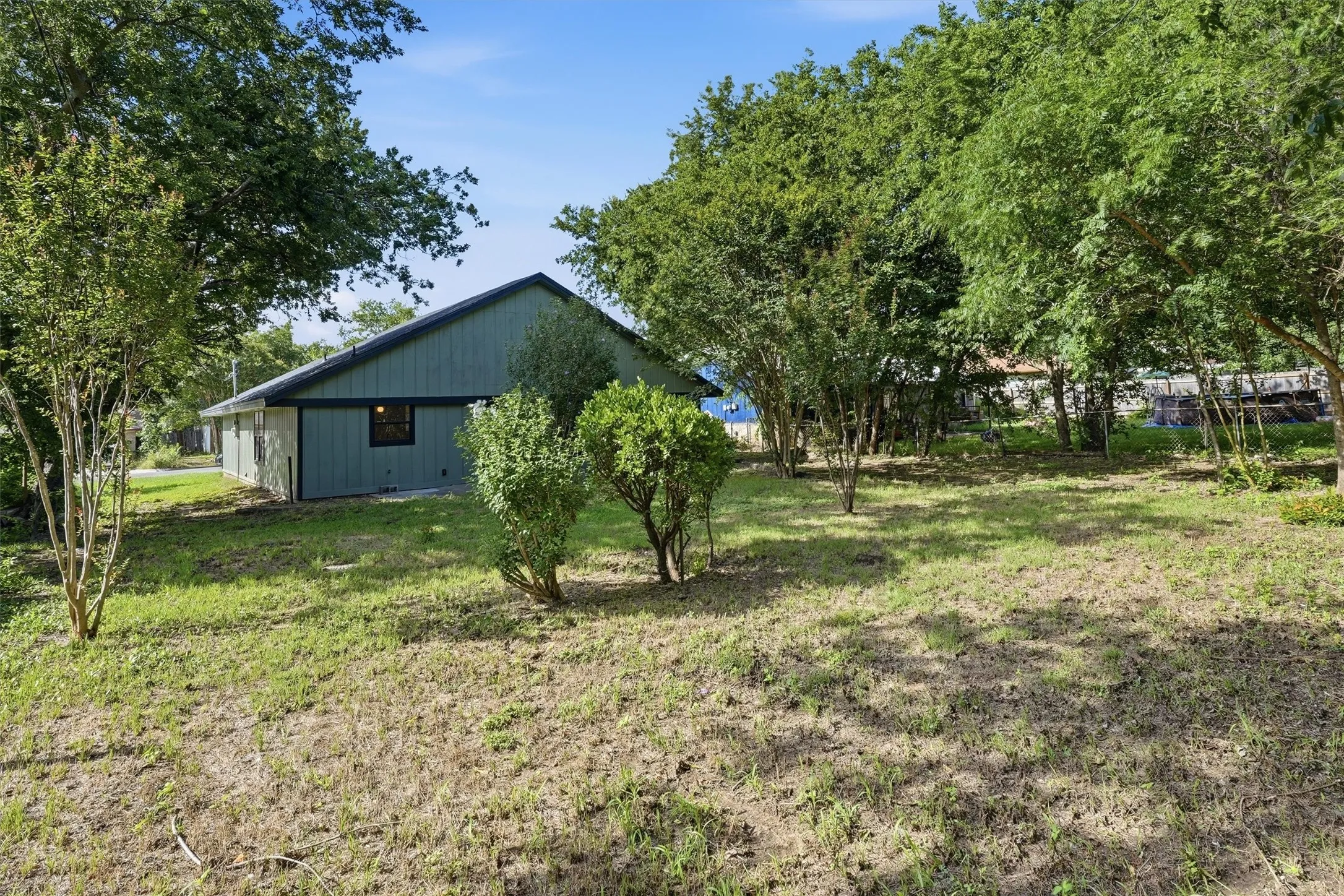 Single Family Residence For Sale in Hood County , 1727 W Doyle Street, Granbury, Texas 76048, 3 Bedroom, 2 Bathroom, 2 Garage spaces, 1,282 Sqft, built in 1983, mls#21297346, Real Estate Agent in Granbury, Homes For Sale in Hood county, Homes For Sale in Granbury, Realtor in Granbury Texas, Real Estate Brokerage Independent Realty Texas, Luminita Cordes Realtor