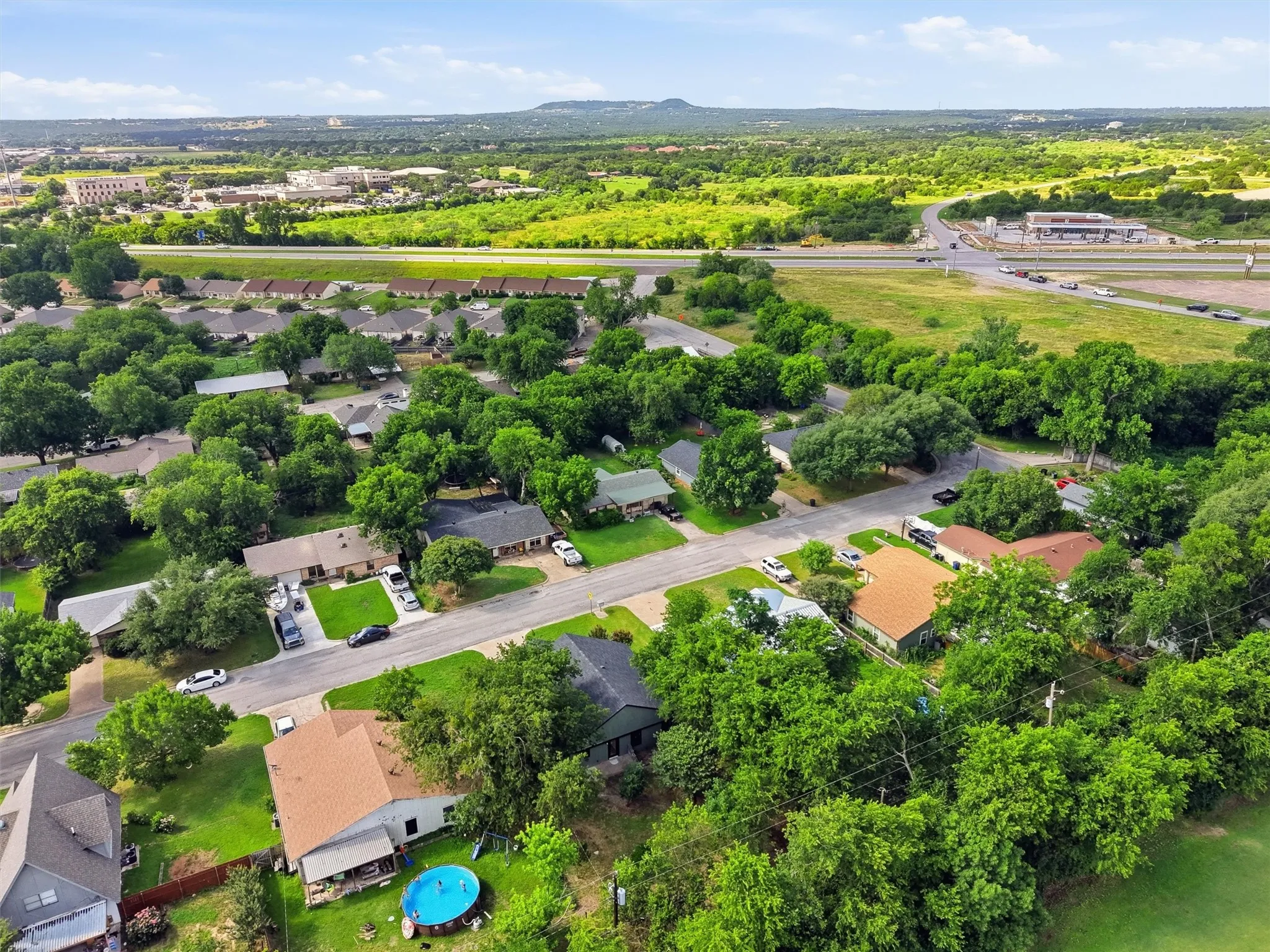 Single Family Residence For Sale in Hood County , 1727 W Doyle Street, Granbury, Texas 76048, 3 Bedroom, 2 Bathroom, 2 Garage spaces, 1,282 Sqft, built in 1983, mls#21297346, Real Estate Agent in Granbury, Homes For Sale in Hood county, Homes For Sale in Granbury, Realtor in Granbury Texas, Real Estate Brokerage Independent Realty Texas, Luminita Cordes Realtor