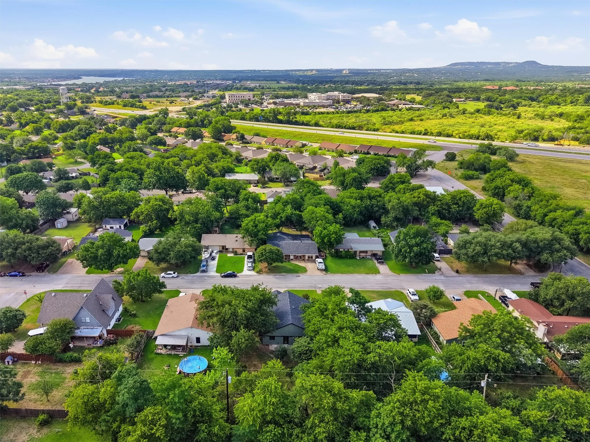 Single Family Residence For Sale in Hood County , 1727 W Doyle Street, Granbury, Texas 76048, 3 Bedroom, 2 Bathroom, 2 Garage spaces, 1,282 Sqft, built in 1983, mls#21297346, Real Estate Agent in Granbury, Homes For Sale in Hood county, Homes For Sale in Granbury, Realtor in Granbury Texas, Real Estate Brokerage Independent Realty Texas, Luminita Cordes Realtor