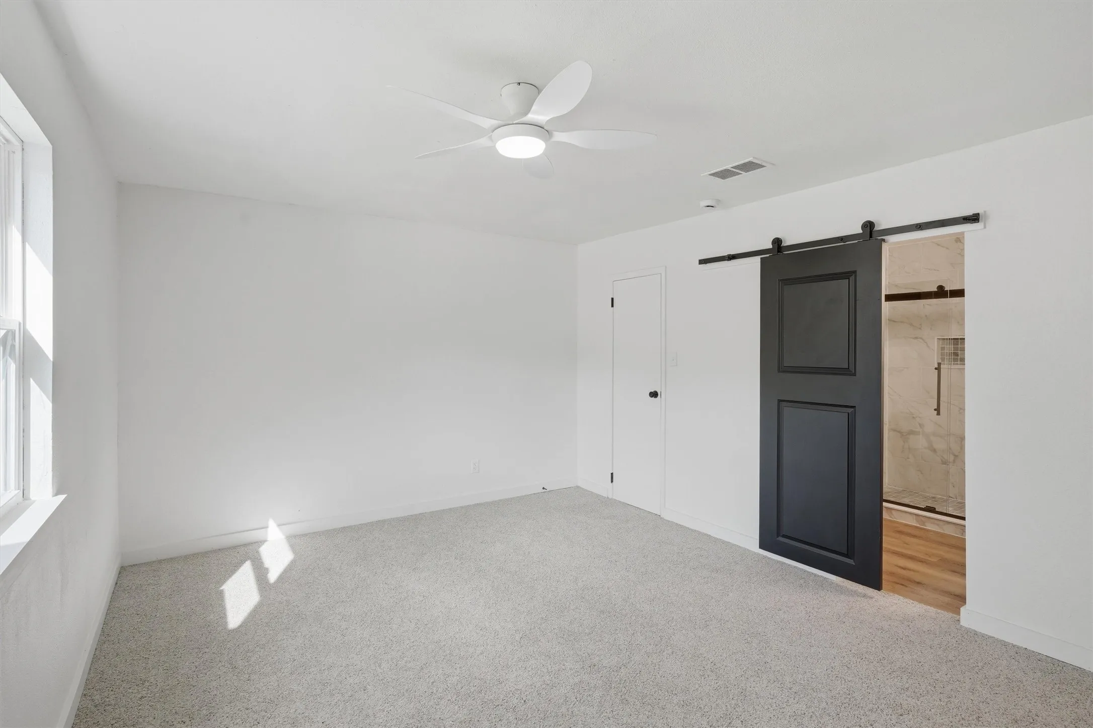 Single Family Residence For Sale in Hood County , 1727 W Doyle Street, Granbury, Texas 76048, 3 Bedroom, 2 Bathroom, 2 Garage spaces, 1,282 Sqft, built in 1983, mls#21297346, Real Estate Agent in Granbury, Homes For Sale in Hood county, Homes For Sale in Granbury, Realtor in Granbury Texas, Real Estate Brokerage Independent Realty Texas, Luminita Cordes Realtor