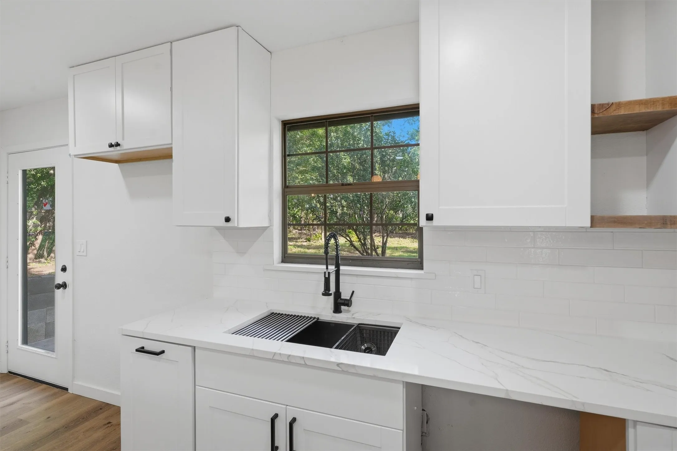 Single Family Residence For Sale in Hood County , 1727 W Doyle Street, Granbury, Texas 76048, 3 Bedroom, 2 Bathroom, 2 Garage spaces, 1,282 Sqft, built in 1983, mls#21297346, Real Estate Agent in Granbury, Homes For Sale in Hood county, Homes For Sale in Granbury, Realtor in Granbury Texas, Real Estate Brokerage Independent Realty Texas, Luminita Cordes Realtor