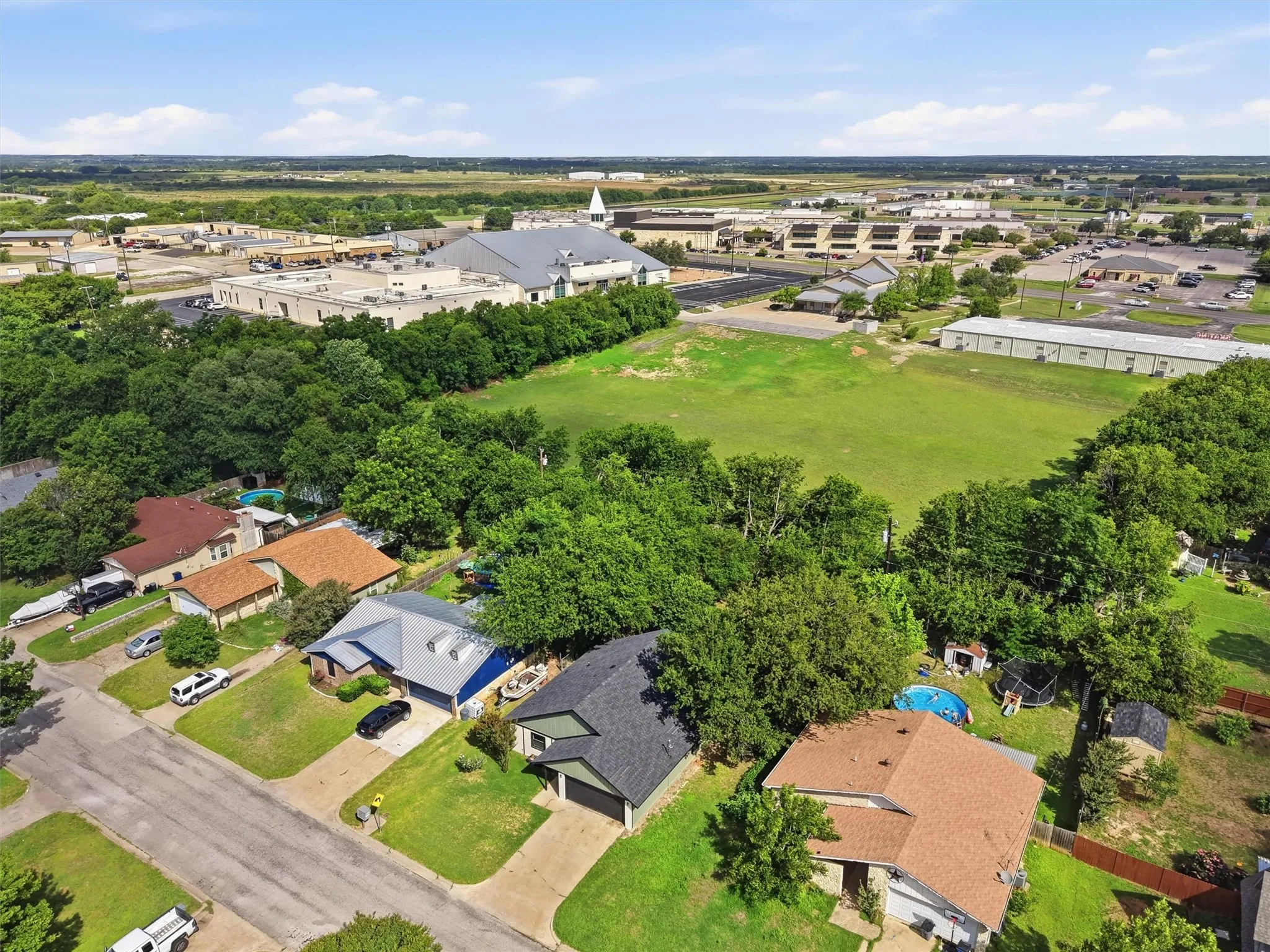 Single Family Residence For Sale in Hood County , 1727 W Doyle Street, Granbury, Texas 76048, 3 Bedroom, 2 Bathroom, 2 Garage spaces, 1,282 Sqft, built in 1983, mls#21297346, Real Estate Agent in Granbury, Homes For Sale in Hood county, Homes For Sale in Granbury, Realtor in Granbury Texas, Real Estate Brokerage Independent Realty Texas, Luminita Cordes Realtor