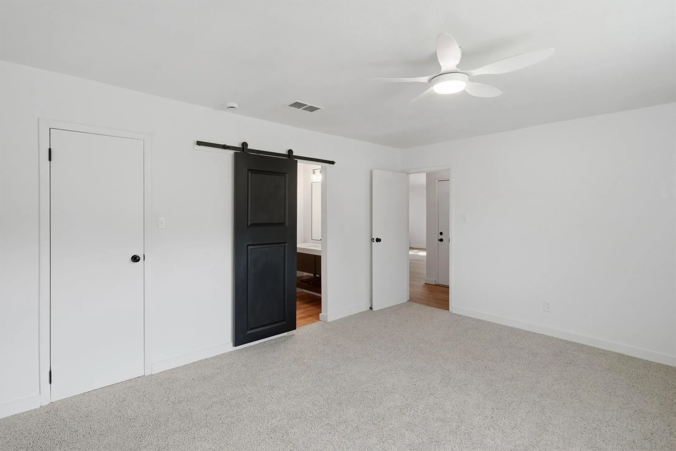 Single Family Residence For Sale in Hood County , 1727 W Doyle Street, Granbury, Texas 76048, 3 Bedroom, 2 Bathroom, 2 Garage spaces, 1,282 Sqft, built in 1983, mls#21297346, Real Estate Agent in Granbury, Homes For Sale in Hood county, Homes For Sale in Granbury, Realtor in Granbury Texas, Real Estate Brokerage Independent Realty Texas, Luminita Cordes Realtor