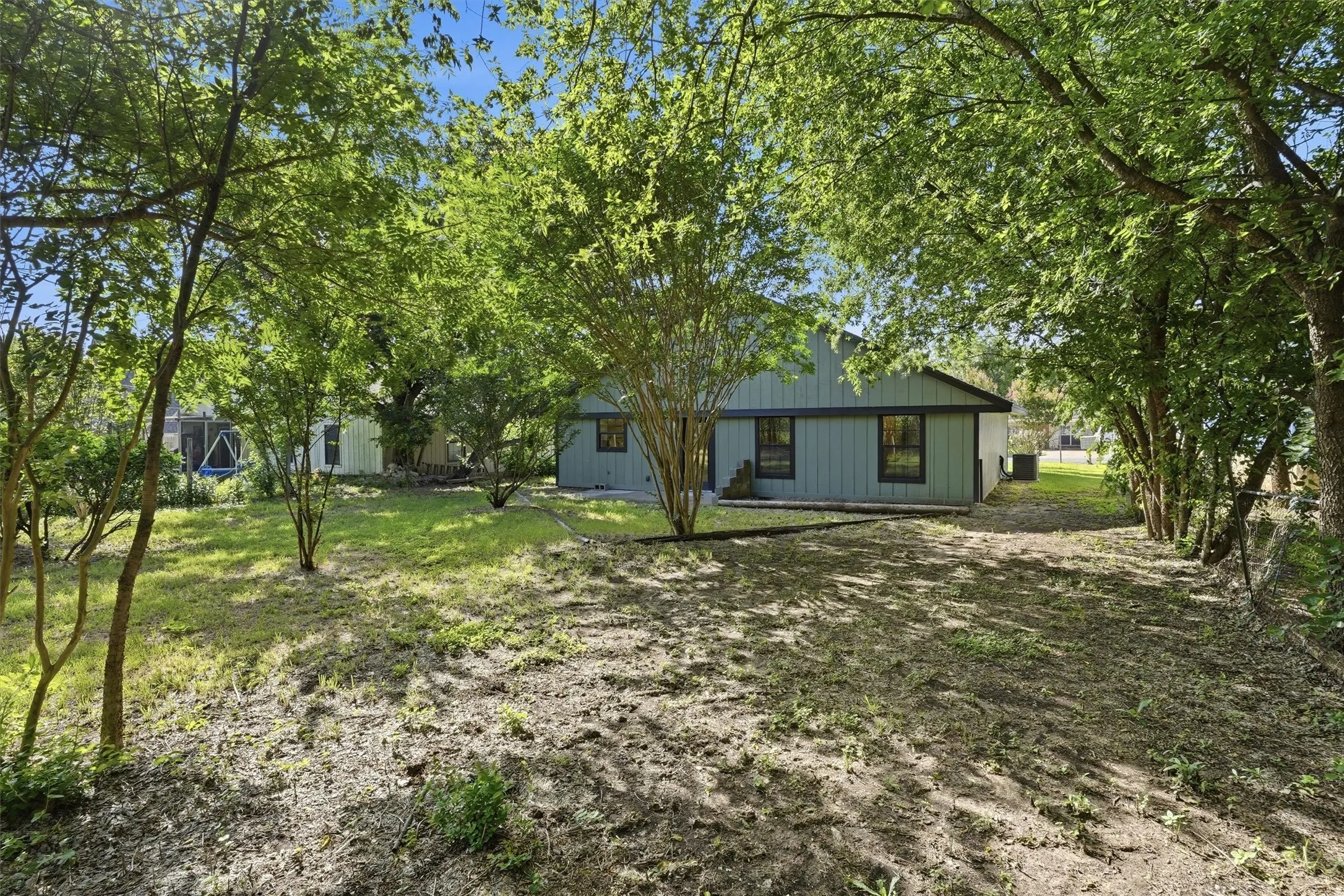 Single Family Residence For Sale in Hood County , 1727 W Doyle Street, Granbury, Texas 76048, 3 Bedroom, 2 Bathroom, 2 Garage spaces, 1,282 Sqft, built in 1983, mls#21297346, Real Estate Agent in Granbury, Homes For Sale in Hood county, Homes For Sale in Granbury, Realtor in Granbury Texas, Real Estate Brokerage Independent Realty Texas, Luminita Cordes Realtor