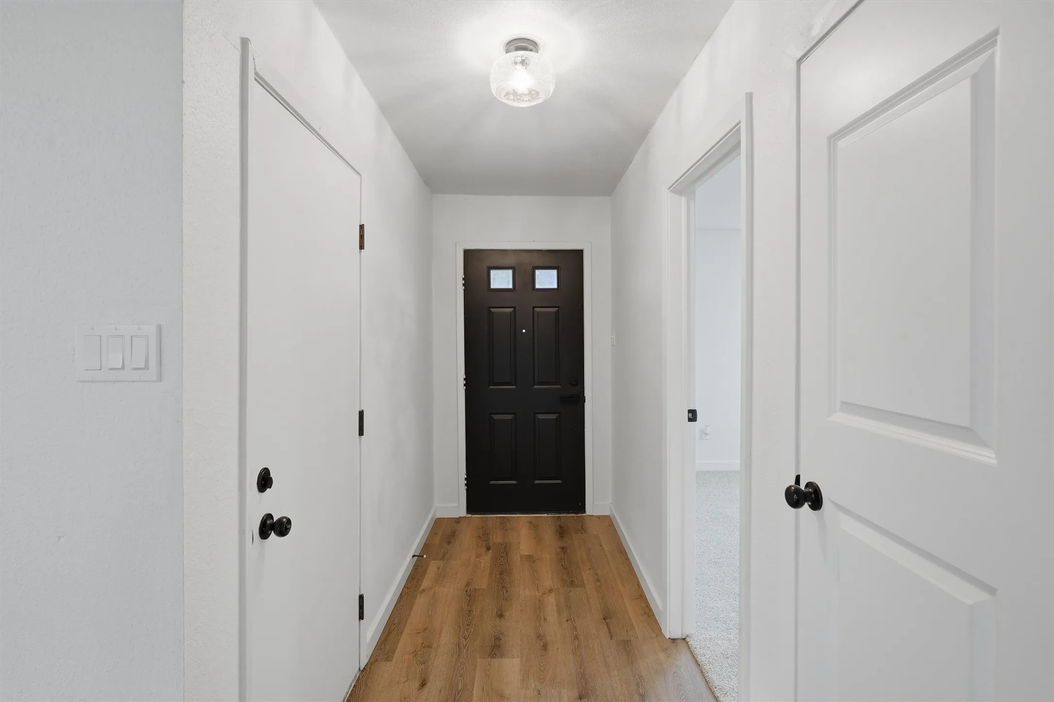 Single Family Residence For Sale in Hood County , 1727 W Doyle Street, Granbury, Texas 76048, 3 Bedroom, 2 Bathroom, 2 Garage spaces, 1,282 Sqft, built in 1983, mls#21297346, Real Estate Agent in Granbury, Homes For Sale in Hood county, Homes For Sale in Granbury, Realtor in Granbury Texas, Real Estate Brokerage Independent Realty Texas, Luminita Cordes Realtor
