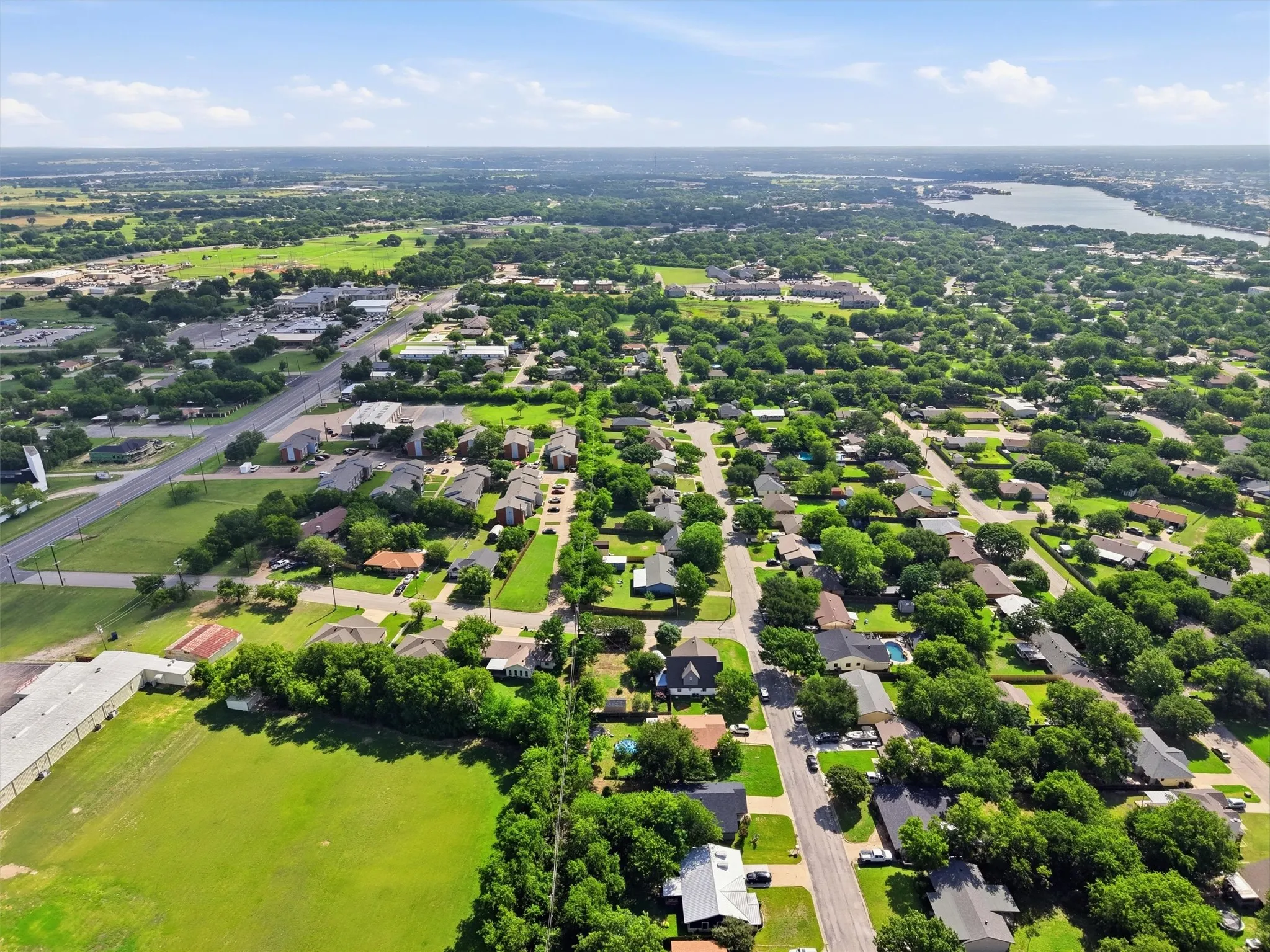Single Family Residence For Sale in Hood County , 1727 W Doyle Street, Granbury, Texas 76048, 3 Bedroom, 2 Bathroom, 2 Garage spaces, 1,282 Sqft, built in 1983, mls#21297346, Real Estate Agent in Granbury, Homes For Sale in Hood county, Homes For Sale in Granbury, Realtor in Granbury Texas, Real Estate Brokerage Independent Realty Texas, Luminita Cordes Realtor