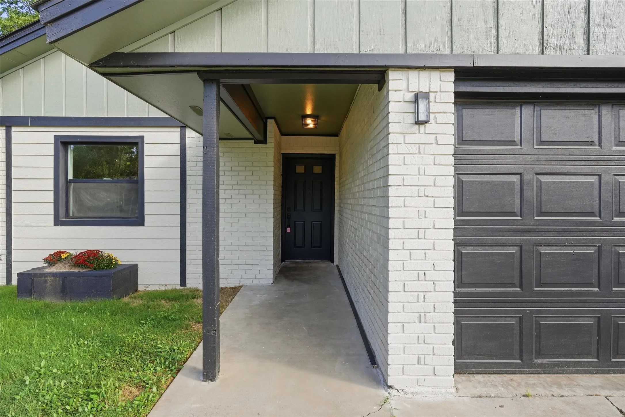 Single Family Residence For Sale in Hood County , 1727 W Doyle Street, Granbury, Texas 76048, 3 Bedroom, 2 Bathroom, 2 Garage spaces, 1,282 Sqft, built in 1983, mls#21297346, Real Estate Agent in Granbury, Homes For Sale in Hood county, Homes For Sale in Granbury, Realtor in Granbury Texas, Real Estate Brokerage Independent Realty Texas, Luminita Cordes Realtor