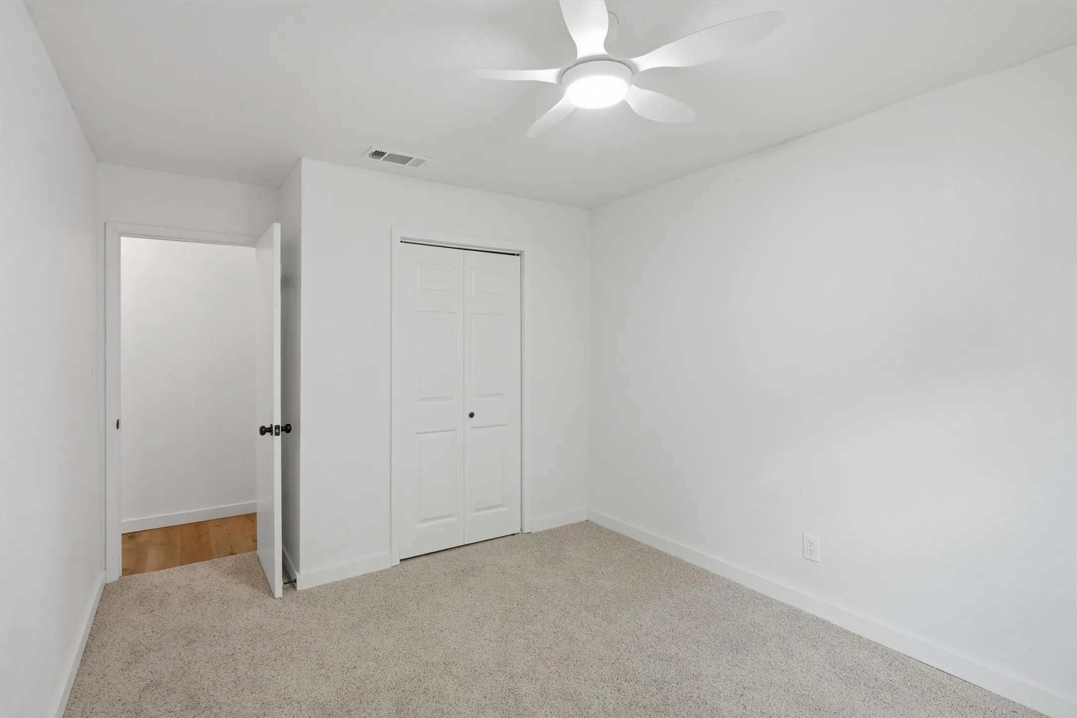 Single Family Residence For Sale in Hood County , 1727 W Doyle Street, Granbury, Texas 76048, 3 Bedroom, 2 Bathroom, 2 Garage spaces, 1,282 Sqft, built in 1983, mls#21297346, Real Estate Agent in Granbury, Homes For Sale in Hood county, Homes For Sale in Granbury, Realtor in Granbury Texas, Real Estate Brokerage Independent Realty Texas, Luminita Cordes Realtor
