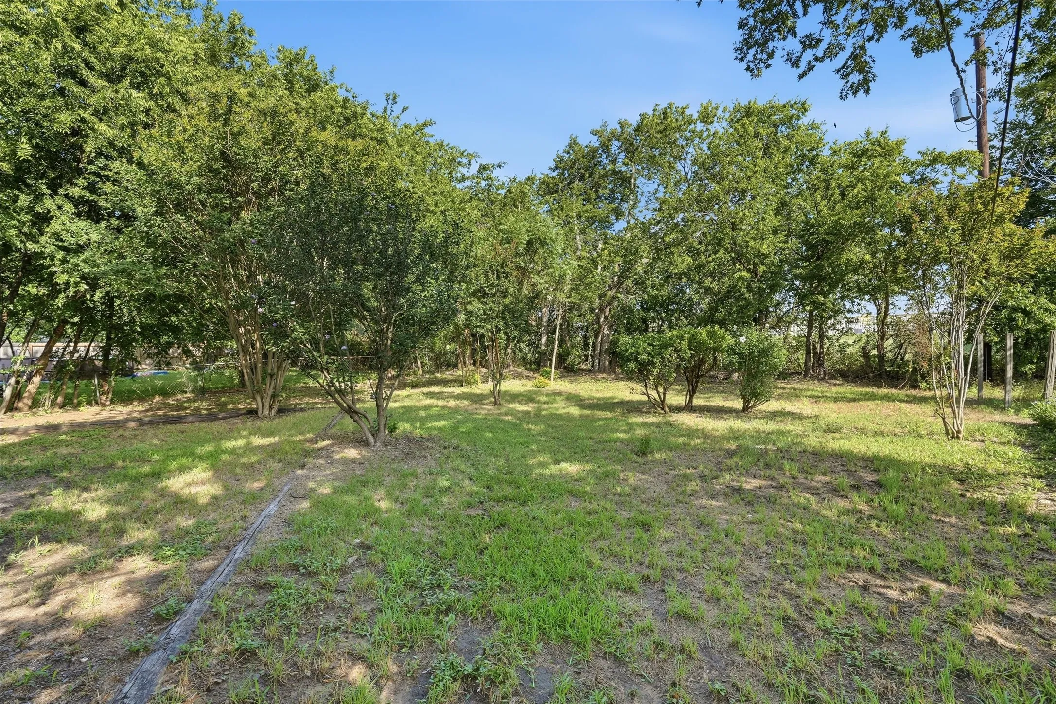 Single Family Residence For Sale in Hood County , 1727 W Doyle Street, Granbury, Texas 76048, 3 Bedroom, 2 Bathroom, 2 Garage spaces, 1,282 Sqft, built in 1983, mls#21297346, Real Estate Agent in Granbury, Homes For Sale in Hood county, Homes For Sale in Granbury, Realtor in Granbury Texas, Real Estate Brokerage Independent Realty Texas, Luminita Cordes Realtor