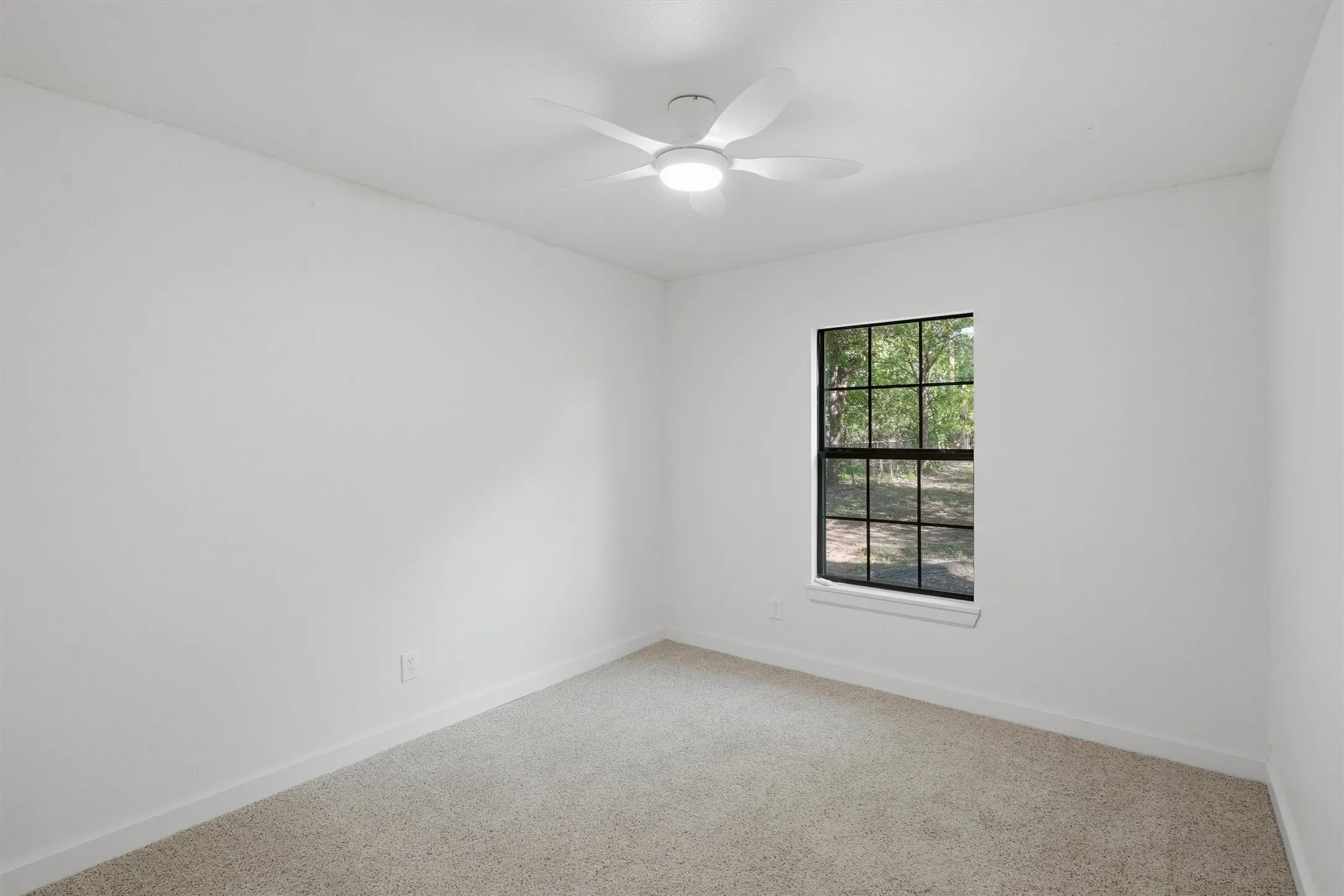Single Family Residence For Sale in Hood County , 1727 W Doyle Street, Granbury, Texas 76048, 3 Bedroom, 2 Bathroom, 2 Garage spaces, 1,282 Sqft, built in 1983, mls#21297346, Real Estate Agent in Granbury, Homes For Sale in Hood county, Homes For Sale in Granbury, Realtor in Granbury Texas, Real Estate Brokerage Independent Realty Texas, Luminita Cordes Realtor