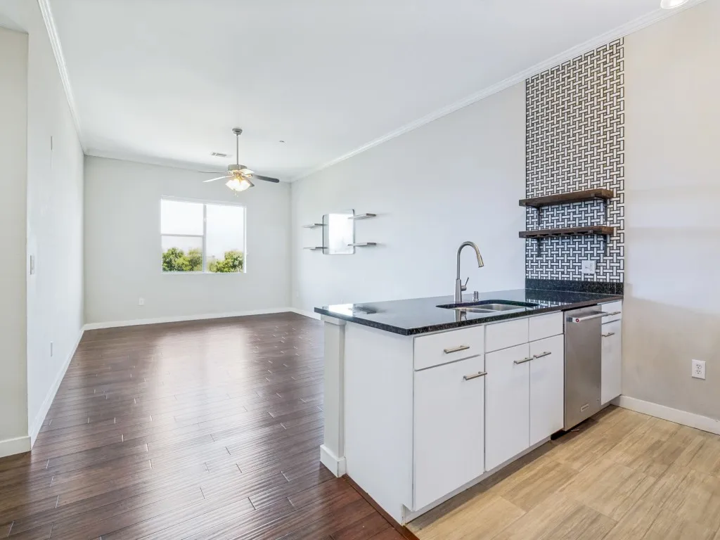 Condominium For Sale in Dallas County , 3025 Bryan Street 3E, Dallas, Texas 75204, 2 Bedroom, 2 Bathroom, 1 Garage spaces, 1,187 Sqft, built in 2006, mls#21297373, Real Estate Agent in Dallas, Homes For Sale in Dallas county, Homes For Sale in Dallas, Realtor in Dallas Texas, Real Estate Brokerage Independent Realty Texas, Luminita Cordes Realtor