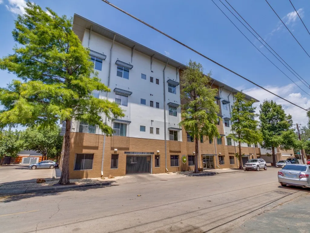 Condominium For Sale in Dallas County , 3025 Bryan Street 3E, Dallas, Texas 75204, 2 Bedroom, 2 Bathroom, 1 Garage spaces, 1,187 Sqft, built in 2006, mls#21297373, Real Estate Agent in Dallas, Homes For Sale in Dallas county, Homes For Sale in Dallas, Realtor in Dallas Texas, Real Estate Brokerage Independent Realty Texas, Luminita Cordes Realtor