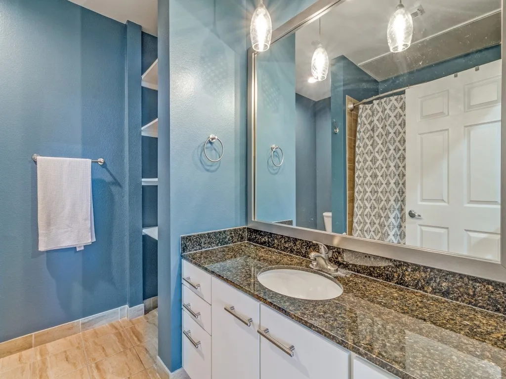 Condominium For Sale in Dallas County , 3025 Bryan Street 3E, Dallas, Texas 75204, 2 Bedroom, 2 Bathroom, 1 Garage spaces, 1,187 Sqft, built in 2006, mls#21297373, Real Estate Agent in Dallas, Homes For Sale in Dallas county, Homes For Sale in Dallas, Realtor in Dallas Texas, Real Estate Brokerage Independent Realty Texas, Luminita Cordes Realtor