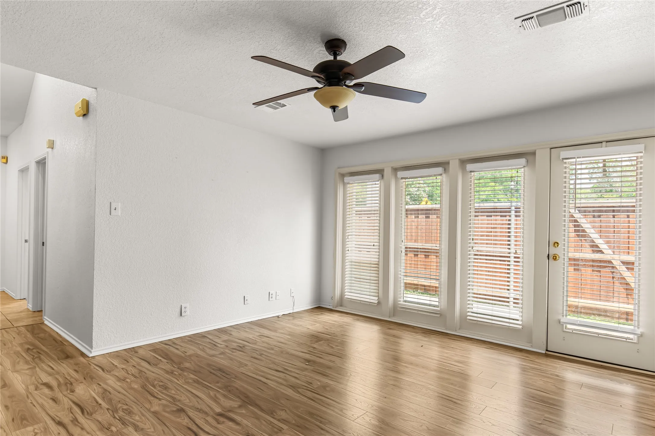 Duplex For Sale in Grayson County , 1006 W Washington Street, Sherman, Texas 75092, 4 Bedroom, 4 Bathroom, Garage spaces, 0 Sqft, built in 1986, mls#21298319, Real Estate Agent in Sherman, Homes For Sale in Grayson county, Homes For Sale in Sherman, Realtor in Sherman Texas, Real Estate Brokerage Independent Realty Texas, Luminita Cordes Realtor