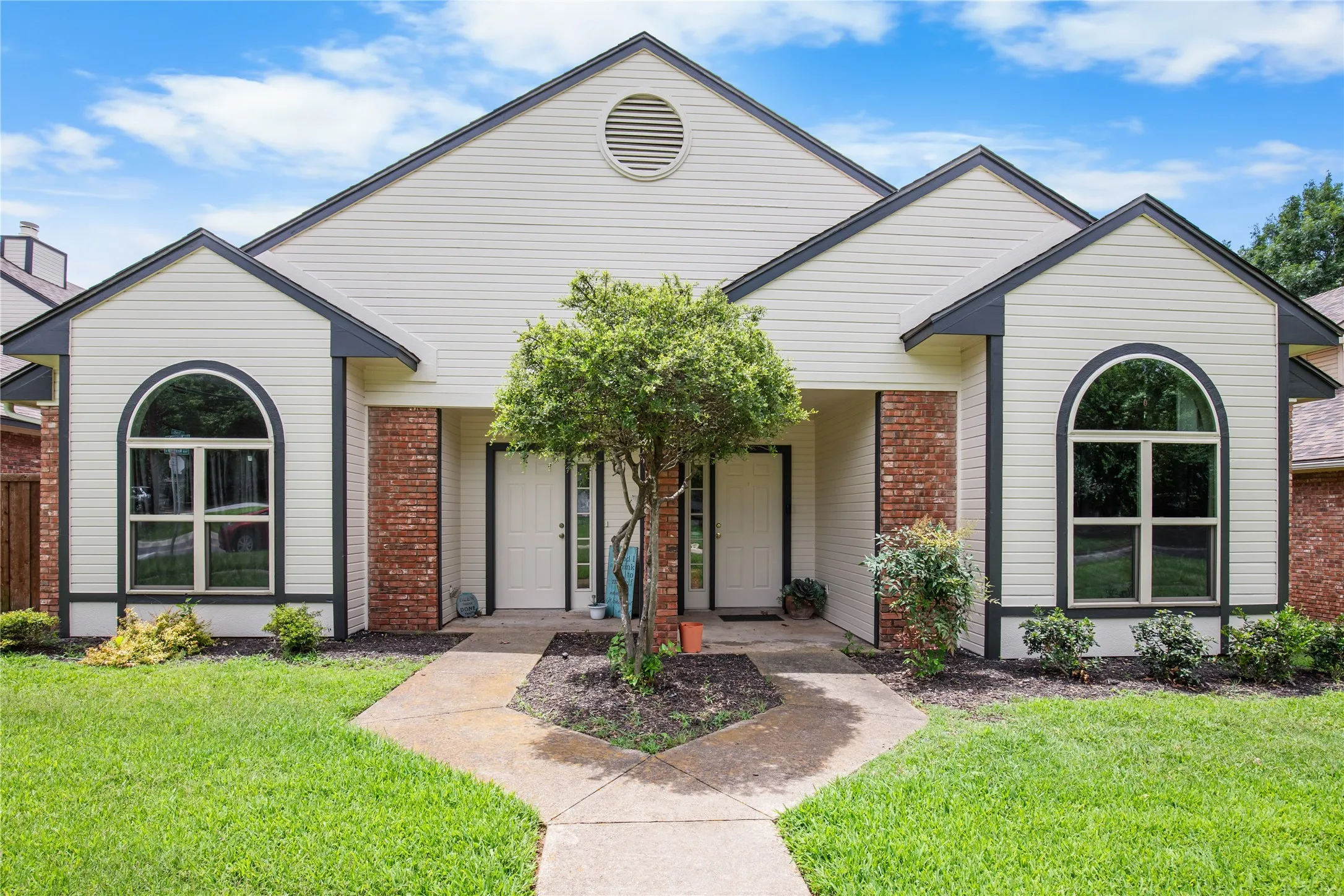 Duplex For Sale in Grayson County , 1006 W Washington Street, Sherman, Texas 75092, 4 Bedroom, 4 Bathroom, Garage spaces, 0 Sqft, built in 1986, mls#21298319, Real Estate Agent in Sherman, Homes For Sale in Grayson county, Homes For Sale in Sherman, Realtor in Sherman Texas, Real Estate Brokerage Independent Realty Texas, Luminita Cordes Realtor