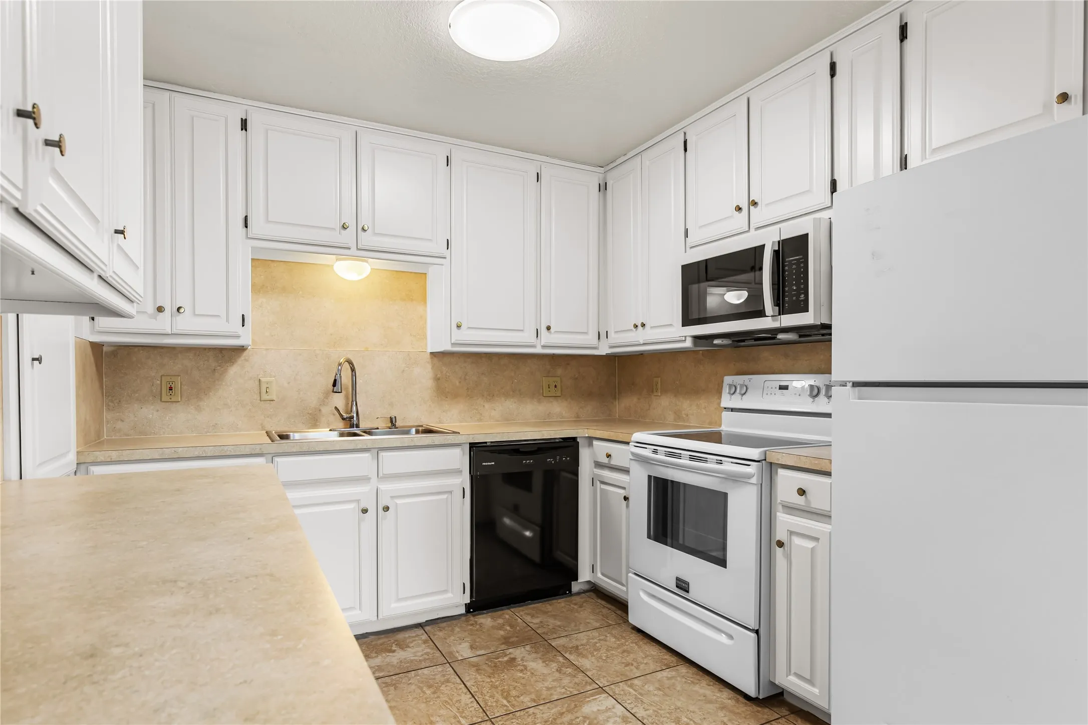 Duplex For Sale in Grayson County , 1006 W Washington Street, Sherman, Texas 75092, 4 Bedroom, 4 Bathroom, Garage spaces, 0 Sqft, built in 1986, mls#21298319, Real Estate Agent in Sherman, Homes For Sale in Grayson county, Homes For Sale in Sherman, Realtor in Sherman Texas, Real Estate Brokerage Independent Realty Texas, Luminita Cordes Realtor