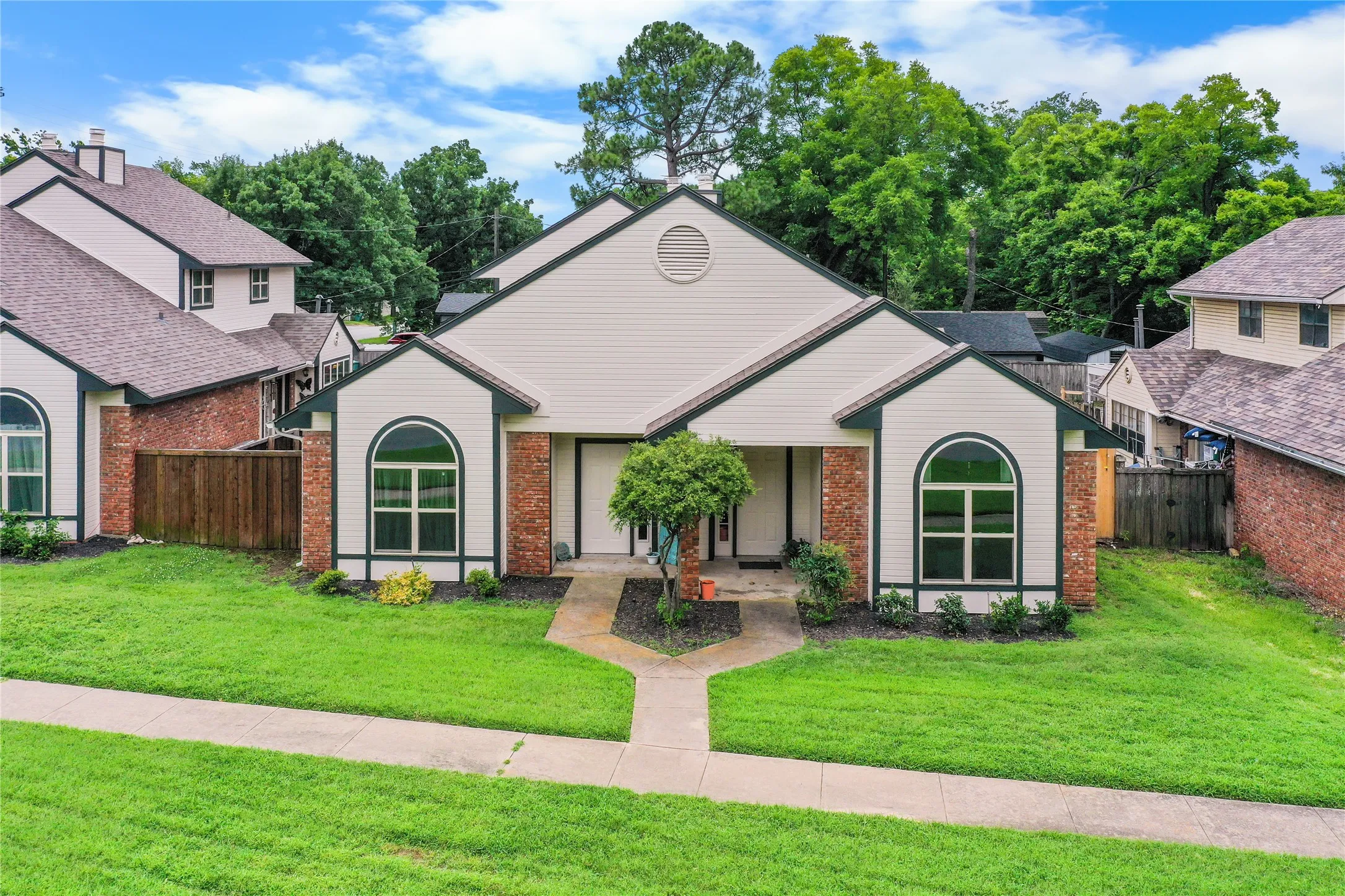 Duplex For Sale in Grayson County , 1006 W Washington Street, Sherman, Texas 75092, 4 Bedroom, 4 Bathroom, Garage spaces, 0 Sqft, built in 1986, mls#21298319, Real Estate Agent in Sherman, Homes For Sale in Grayson county, Homes For Sale in Sherman, Realtor in Sherman Texas, Real Estate Brokerage Independent Realty Texas, Luminita Cordes Realtor