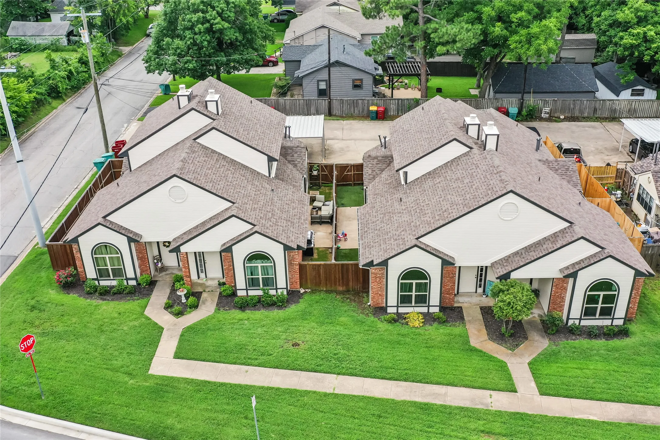 Duplex For Sale in Grayson County , 1006 W Washington Street, Sherman, Texas 75092, 4 Bedroom, 4 Bathroom, Garage spaces, 0 Sqft, built in 1986, mls#21298319, Real Estate Agent in Sherman, Homes For Sale in Grayson county, Homes For Sale in Sherman, Realtor in Sherman Texas, Real Estate Brokerage Independent Realty Texas, Luminita Cordes Realtor