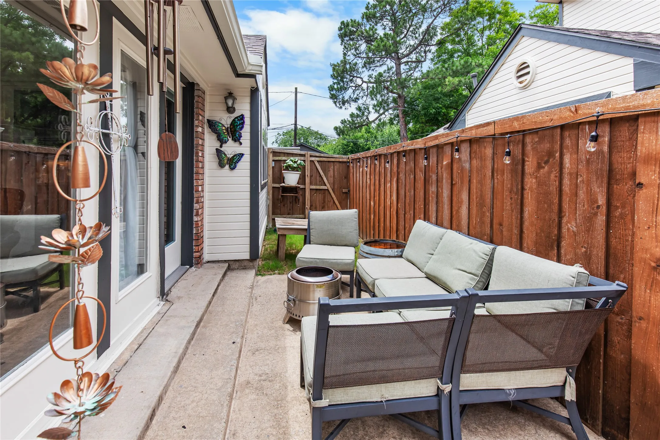 Duplex For Sale in Grayson County , 1006 W Washington Street, Sherman, Texas 75092, 4 Bedroom, 4 Bathroom, Garage spaces, 0 Sqft, built in 1986, mls#21298319, Real Estate Agent in Sherman, Homes For Sale in Grayson county, Homes For Sale in Sherman, Realtor in Sherman Texas, Real Estate Brokerage Independent Realty Texas, Luminita Cordes Realtor
