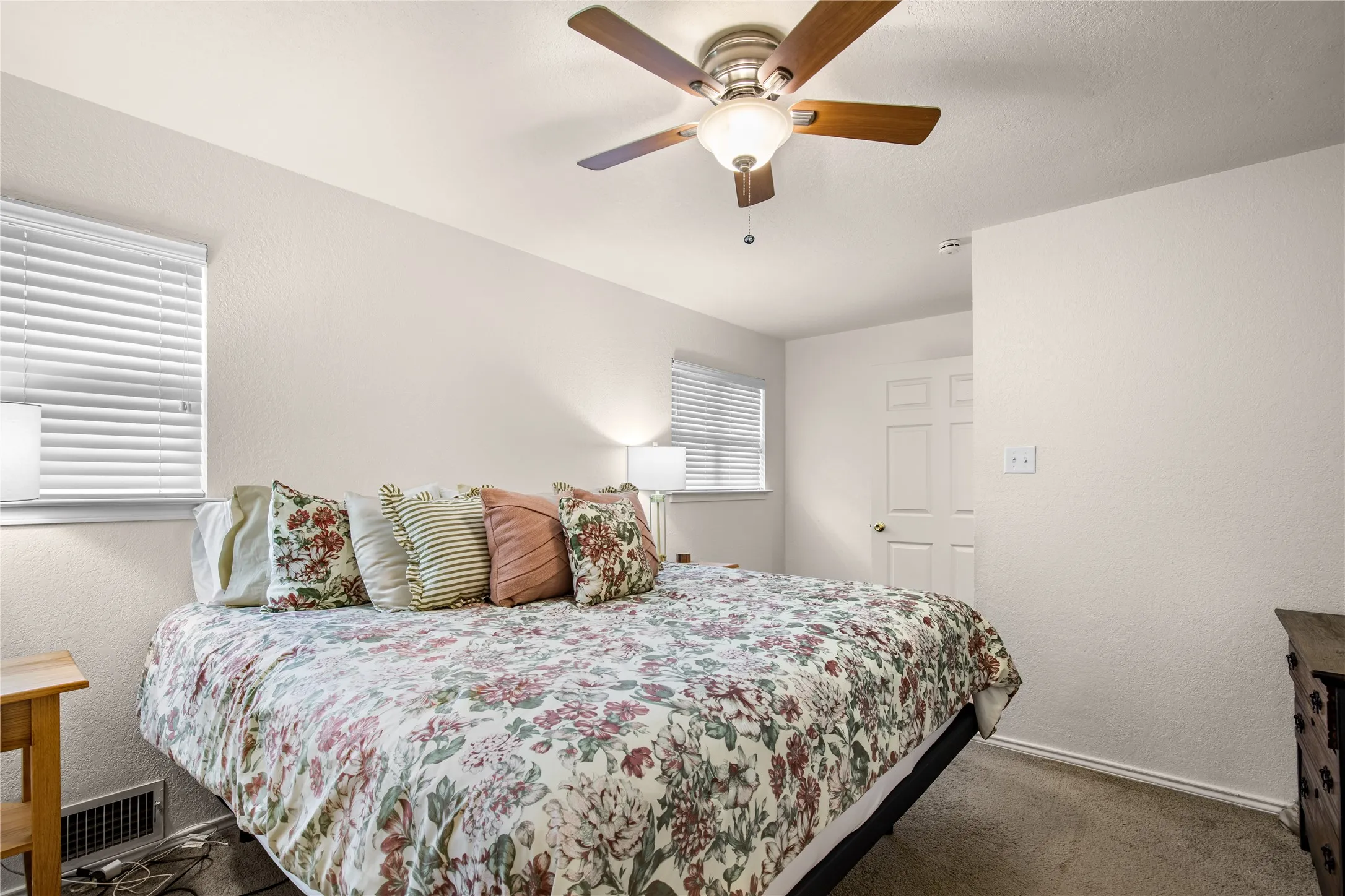 Duplex For Sale in Grayson County , 1006 W Washington Street, Sherman, Texas 75092, 4 Bedroom, 4 Bathroom, Garage spaces, 0 Sqft, built in 1986, mls#21298319, Real Estate Agent in Sherman, Homes For Sale in Grayson county, Homes For Sale in Sherman, Realtor in Sherman Texas, Real Estate Brokerage Independent Realty Texas, Luminita Cordes Realtor