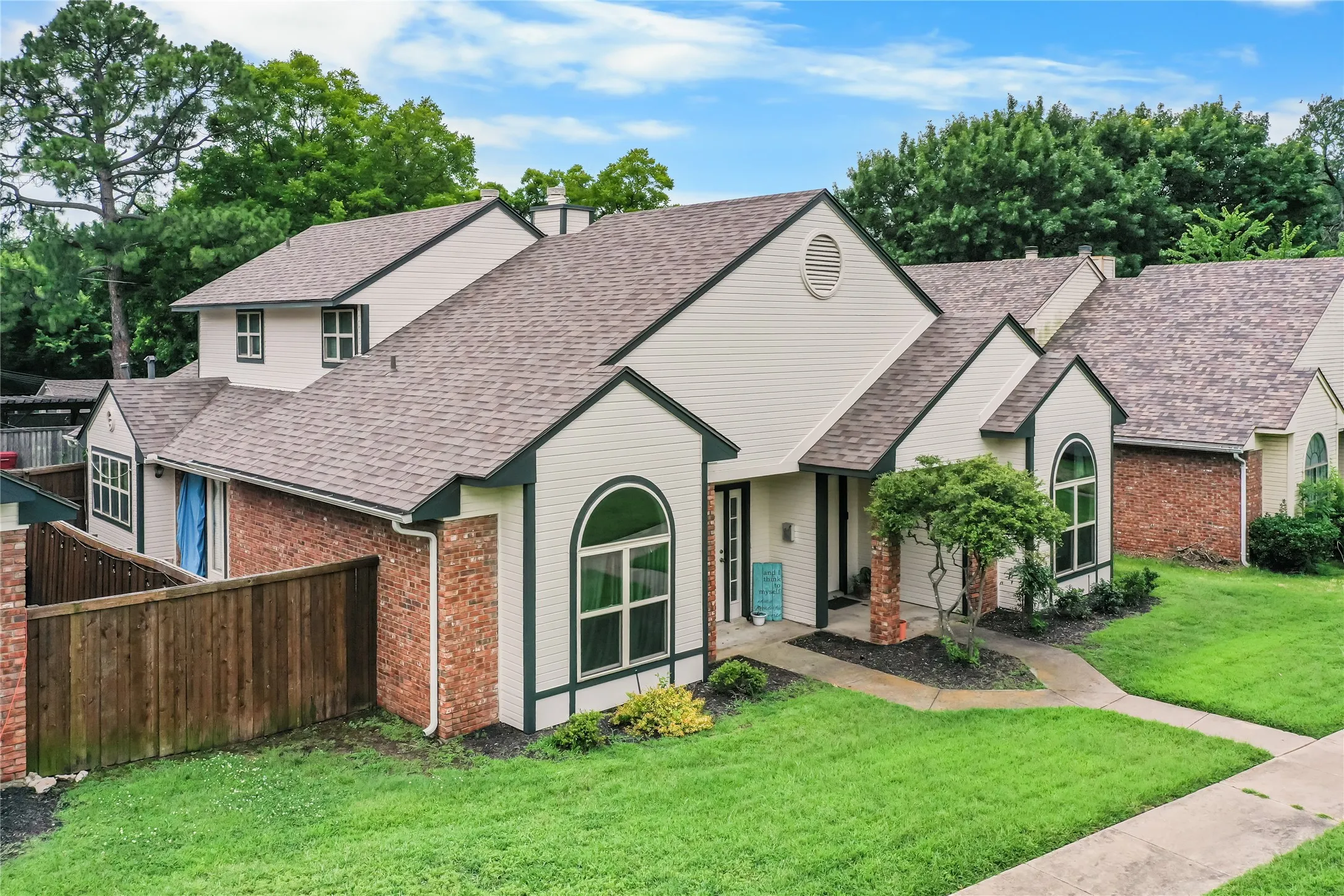 Duplex For Sale in Grayson County , 1006 W Washington Street, Sherman, Texas 75092, 4 Bedroom, 4 Bathroom, Garage spaces, 0 Sqft, built in 1986, mls#21298319, Real Estate Agent in Sherman, Homes For Sale in Grayson county, Homes For Sale in Sherman, Realtor in Sherman Texas, Real Estate Brokerage Independent Realty Texas, Luminita Cordes Realtor