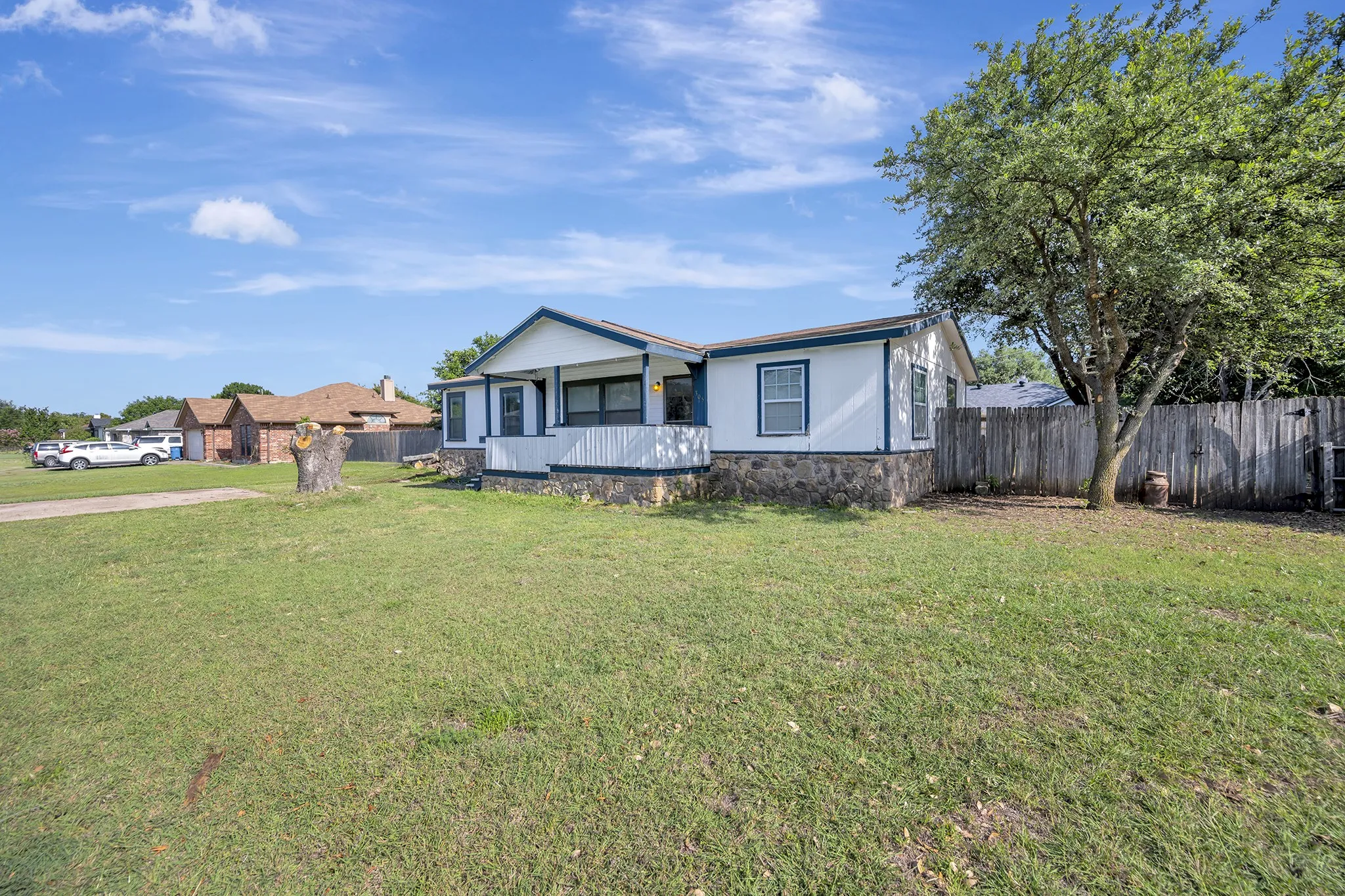 Mobile Home For Sale in Denton County , 305 Branson Road, Roanoke, Texas 76262, 3 Bedroom, 2 Bathroom, Garage spaces, 1,568 Sqft, built in 1989, mls#21298306, Real Estate Agent in Roanoke, Homes For Sale in Denton county, Homes For Sale in Roanoke, Realtor in Roanoke Texas, Real Estate Brokerage Independent Realty Texas, Luminita Cordes Realtor