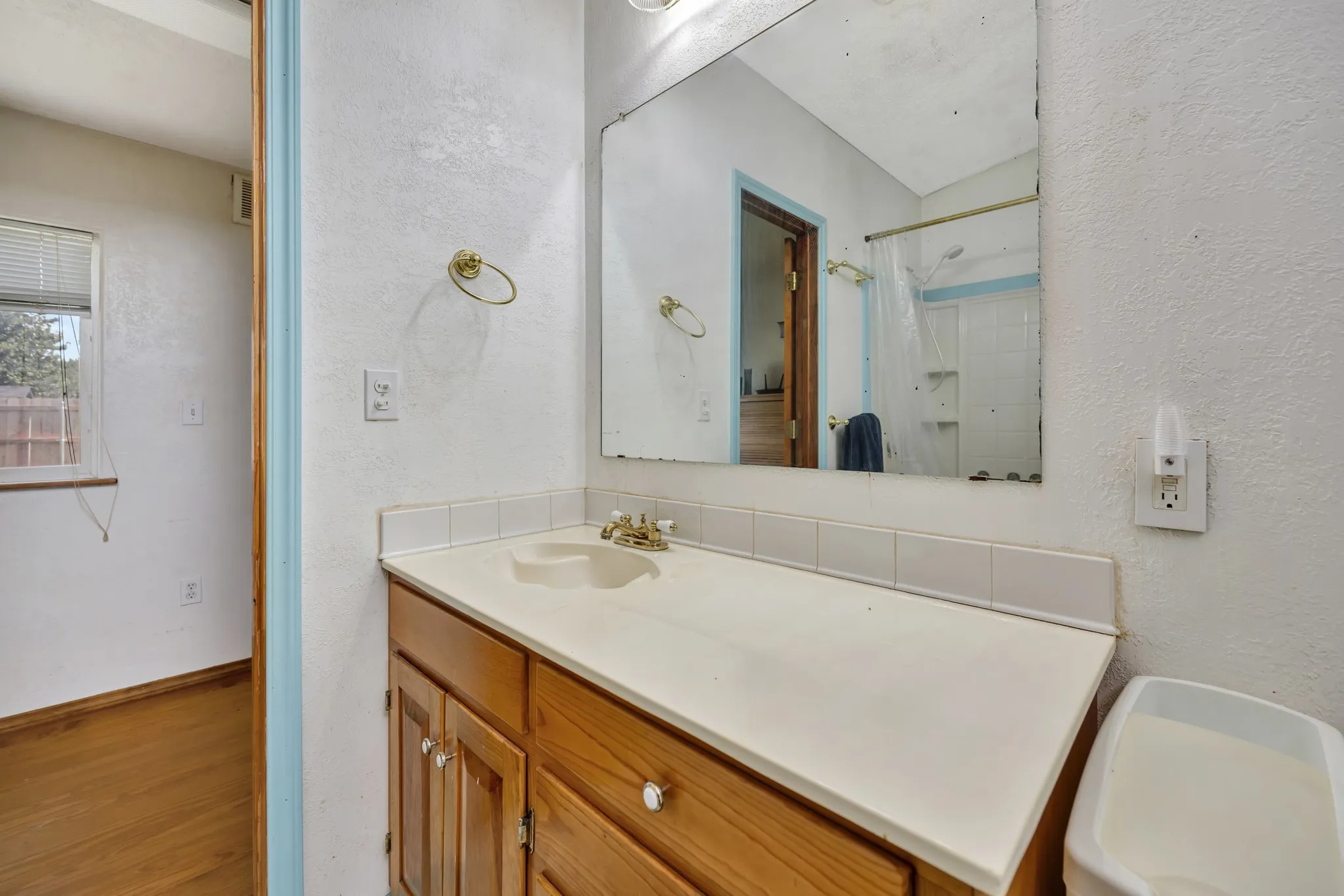 Mobile Home For Sale in Denton County , 305 Branson Road, Roanoke, Texas 76262, 3 Bedroom, 2 Bathroom, Garage spaces, 1,568 Sqft, built in 1989, mls#21298306, Real Estate Agent in Roanoke, Homes For Sale in Denton county, Homes For Sale in Roanoke, Realtor in Roanoke Texas, Real Estate Brokerage Independent Realty Texas, Luminita Cordes Realtor