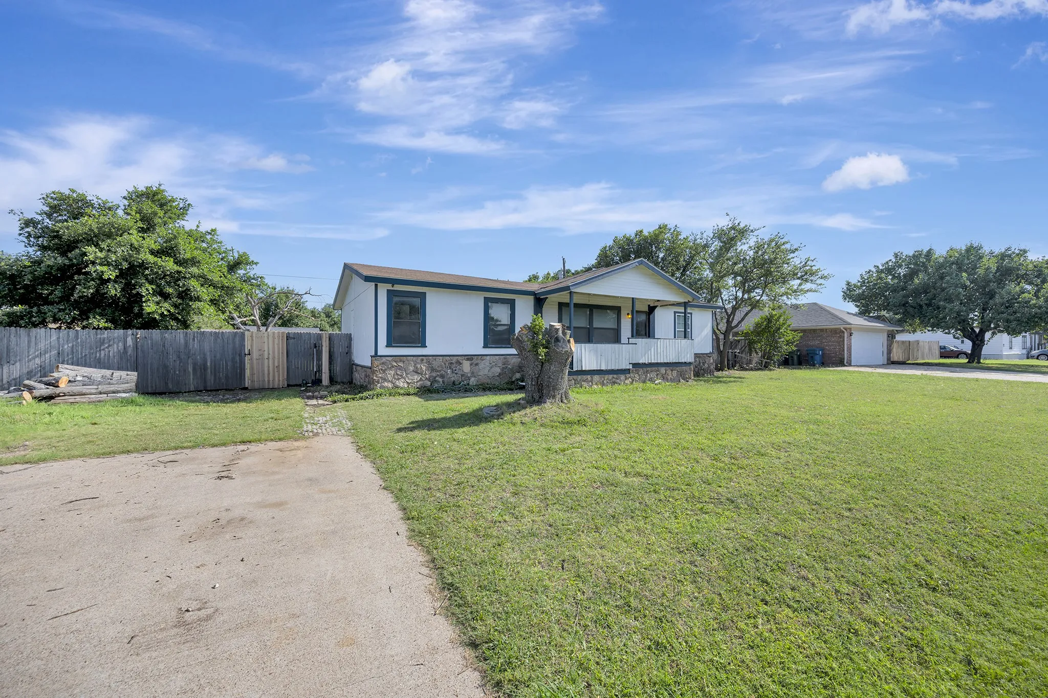 Mobile Home For Sale in Denton County , 305 Branson Road, Roanoke, Texas 76262, 3 Bedroom, 2 Bathroom, Garage spaces, 1,568 Sqft, built in 1989, mls#21298306, Real Estate Agent in Roanoke, Homes For Sale in Denton county, Homes For Sale in Roanoke, Realtor in Roanoke Texas, Real Estate Brokerage Independent Realty Texas, Luminita Cordes Realtor
