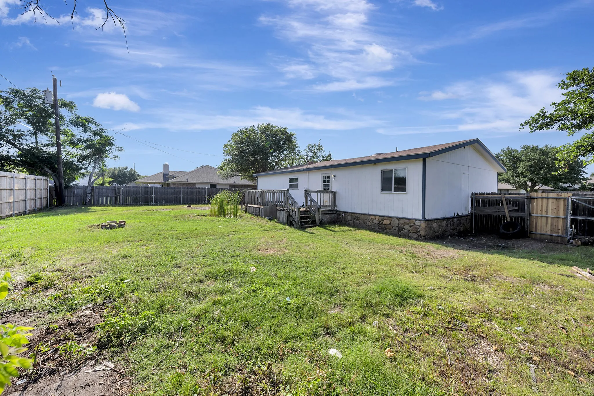 Mobile Home For Sale in Denton County , 305 Branson Road, Roanoke, Texas 76262, 3 Bedroom, 2 Bathroom, Garage spaces, 1,568 Sqft, built in 1989, mls#21298306, Real Estate Agent in Roanoke, Homes For Sale in Denton county, Homes For Sale in Roanoke, Realtor in Roanoke Texas, Real Estate Brokerage Independent Realty Texas, Luminita Cordes Realtor
