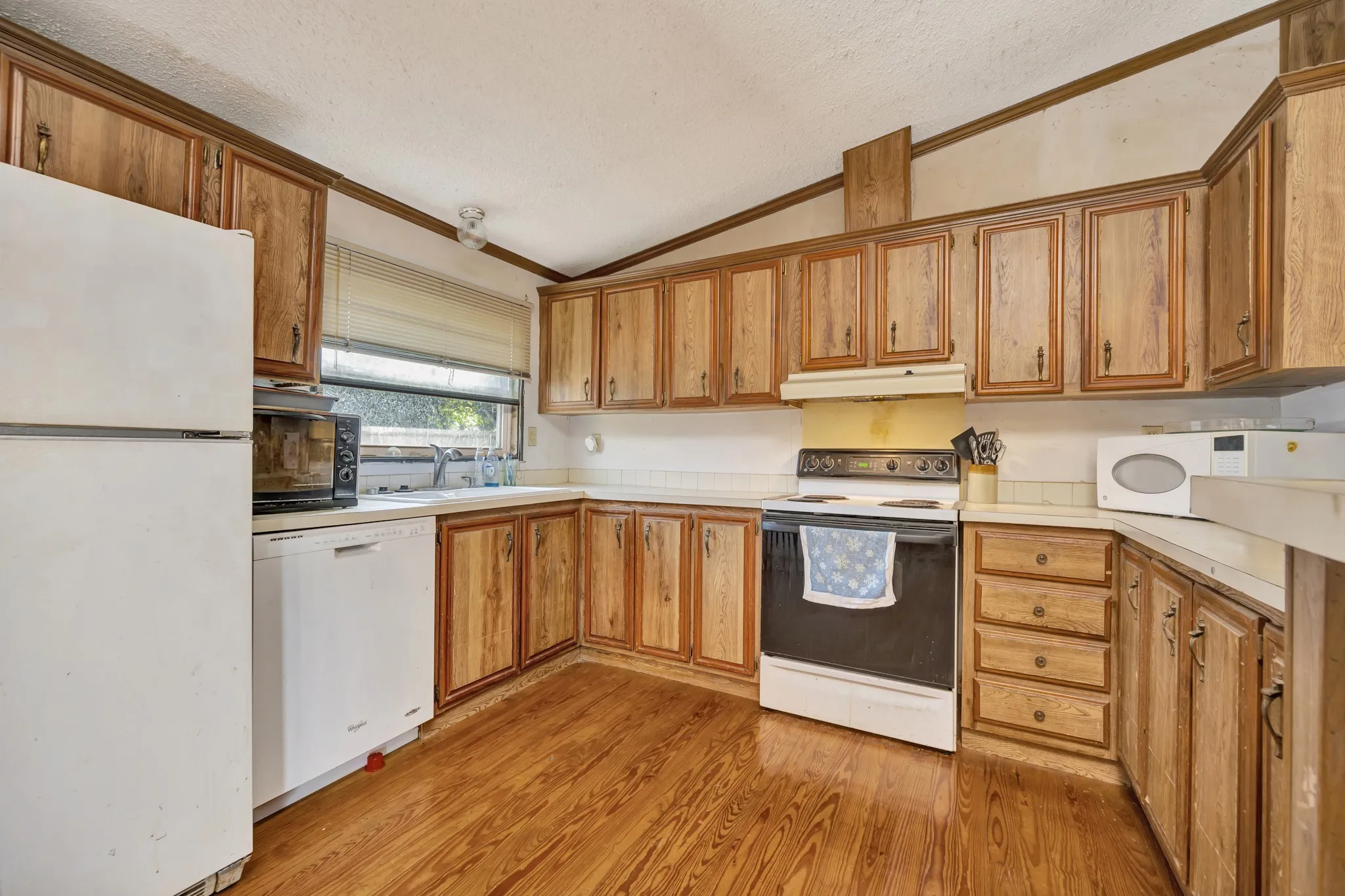Mobile Home For Sale in Denton County , 305 Branson Road, Roanoke, Texas 76262, 3 Bedroom, 2 Bathroom, Garage spaces, 1,568 Sqft, built in 1989, mls#21298306, Real Estate Agent in Roanoke, Homes For Sale in Denton county, Homes For Sale in Roanoke, Realtor in Roanoke Texas, Real Estate Brokerage Independent Realty Texas, Luminita Cordes Realtor