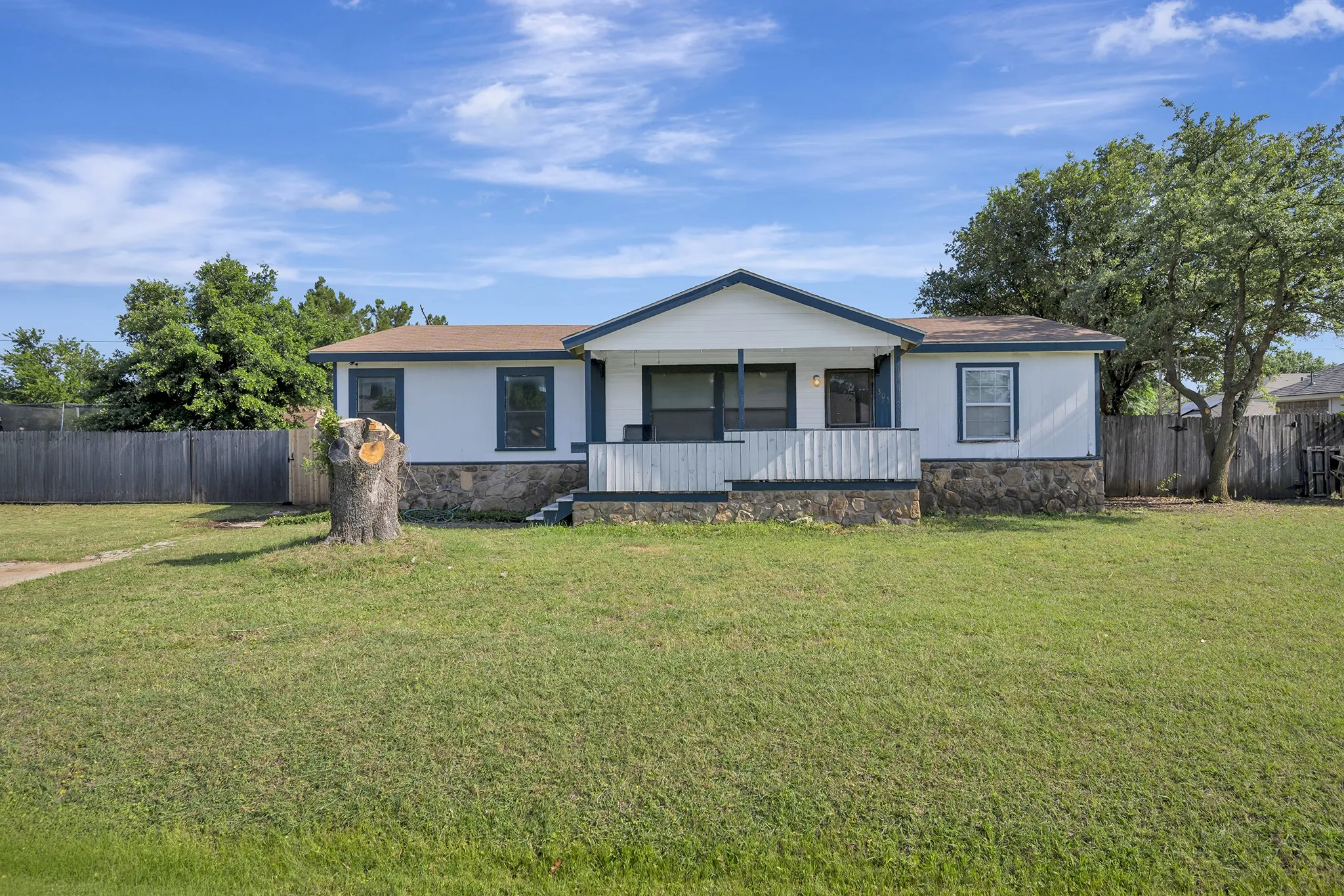 Mobile Home For Sale in Denton County , 305 Branson Road, Roanoke, Texas 76262, 3 Bedroom, 2 Bathroom, Garage spaces, 1,568 Sqft, built in 1989, mls#21298306, Real Estate Agent in Roanoke, Homes For Sale in Denton county, Homes For Sale in Roanoke, Realtor in Roanoke Texas, Real Estate Brokerage Independent Realty Texas, Luminita Cordes Realtor