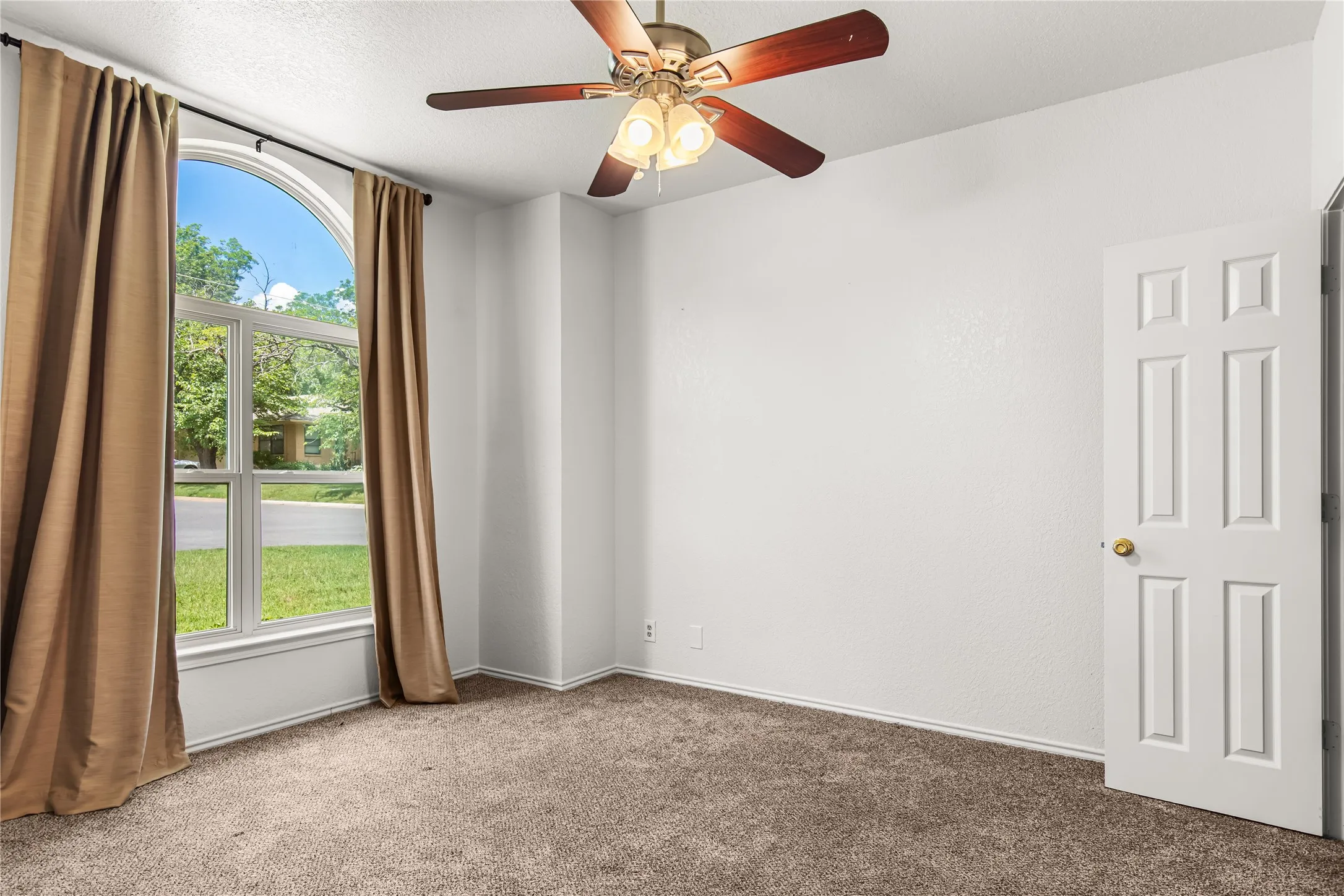 Duplex For Sale in Grayson County , 1002 W Washington Street, Sherman, Texas 75092, 4 Bedroom, 4 Bathroom, Garage spaces, 0 Sqft, built in 1986, mls#21298275, Real Estate Agent in Sherman, Homes For Sale in Grayson county, Homes For Sale in Sherman, Realtor in Sherman Texas, Real Estate Brokerage Independent Realty Texas, Luminita Cordes Realtor